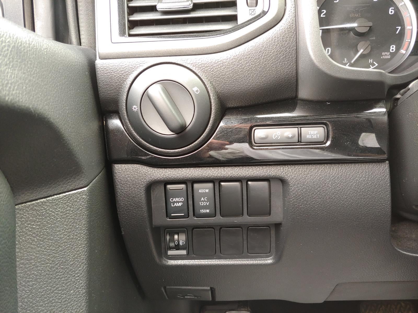 2023 Nissan Titan SV