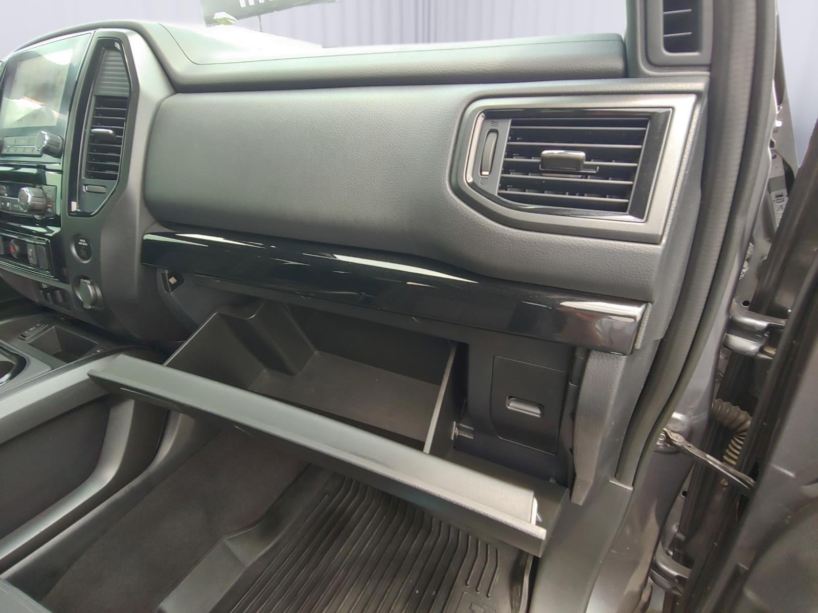 2023 Nissan Titan SV