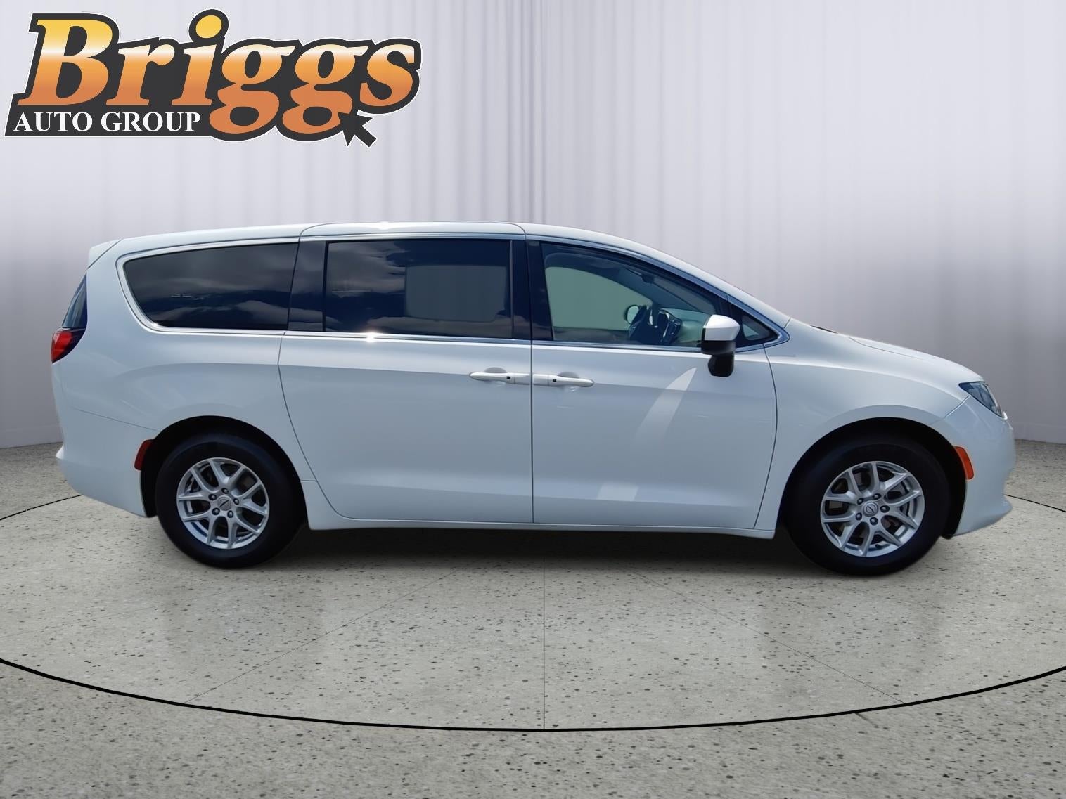 2023 Chrysler Voyager LX