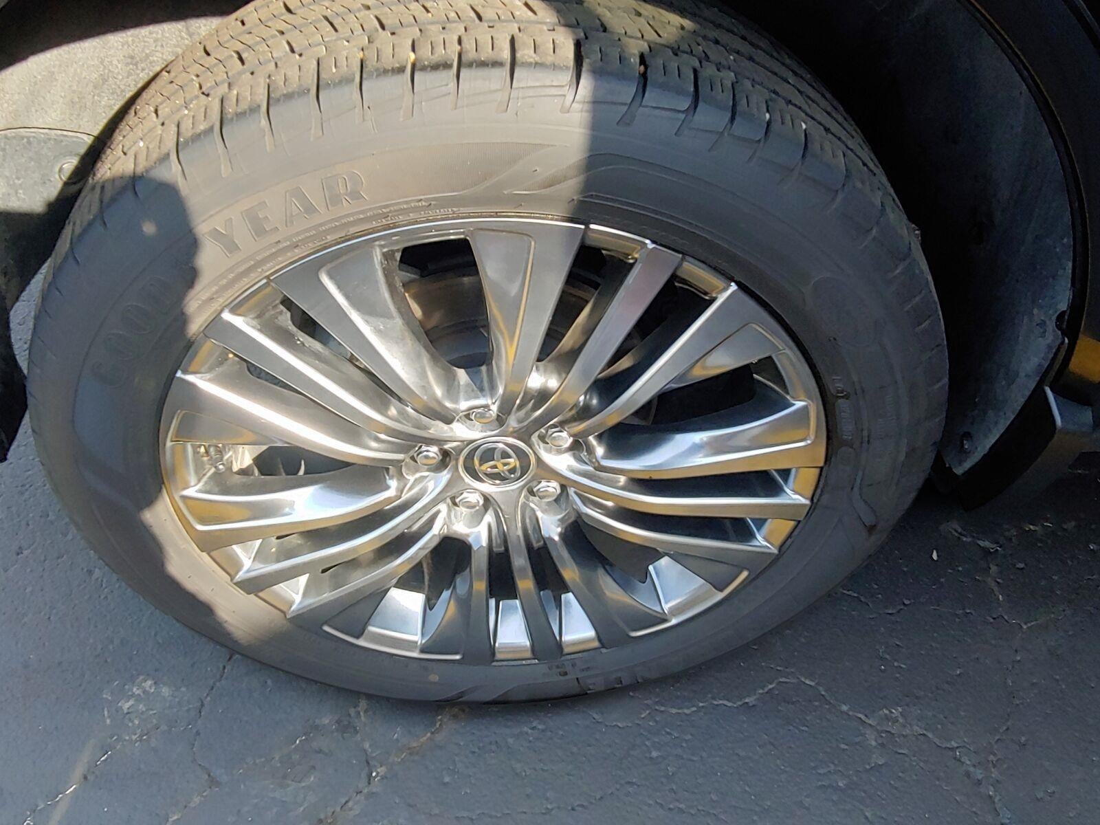2024 Toyota Venza LE