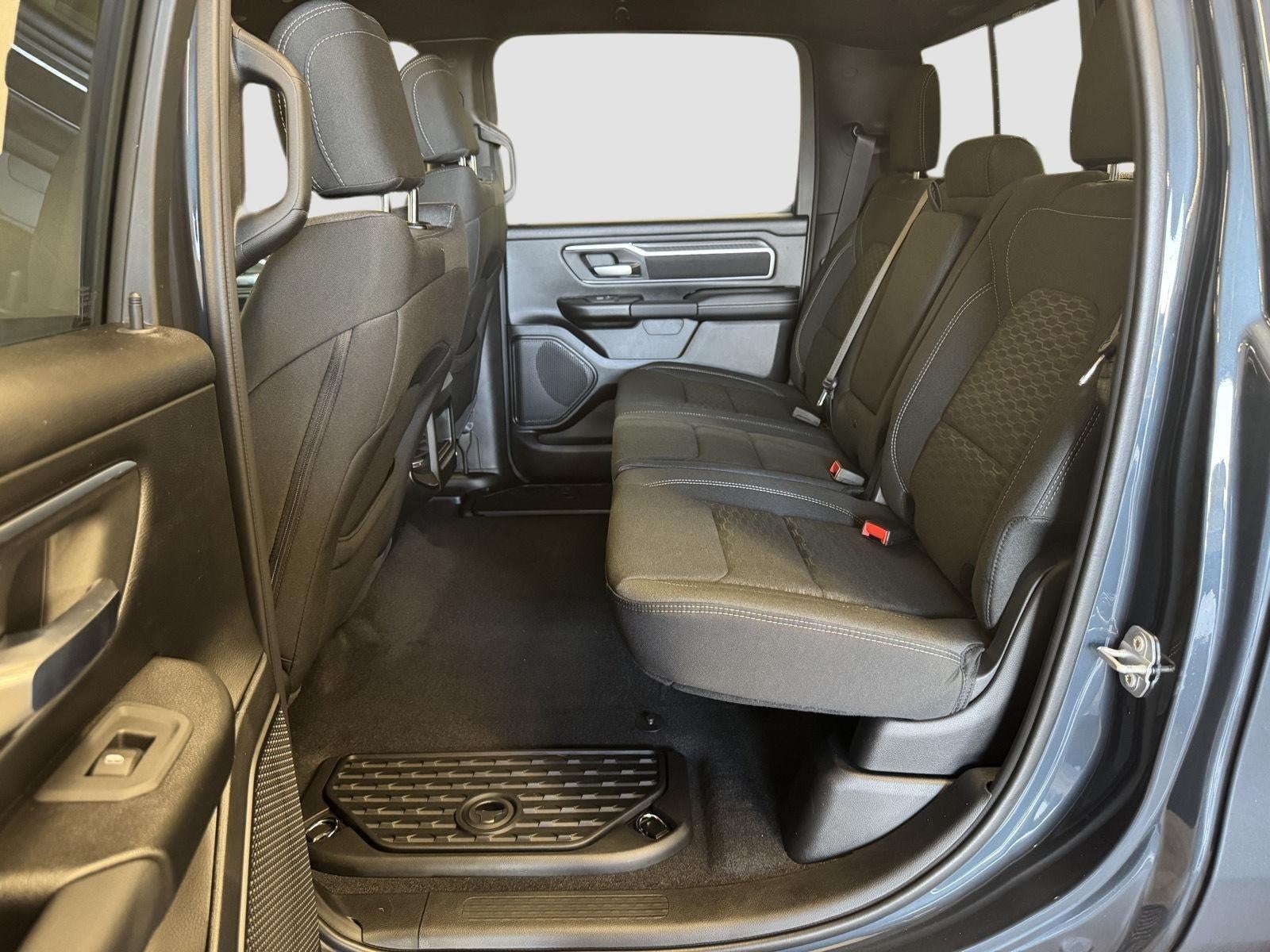 2026 RAM 1500 Big Horn Crew Cab 4x4 5'7' Box
