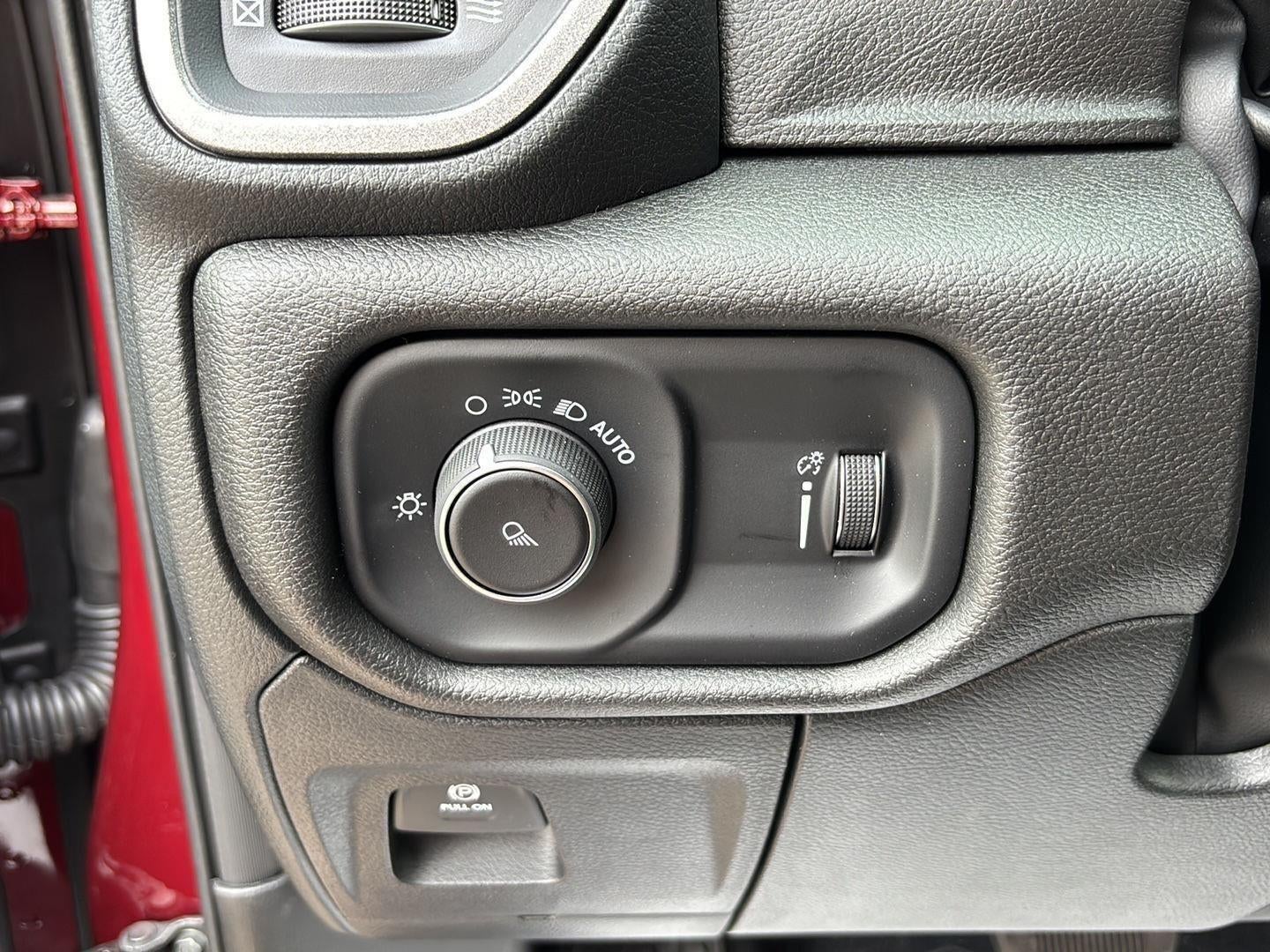 2026 RAM Ram 1500 RAM 1500 TRADESMAN CREW CAB 4X4 5'7' BOX