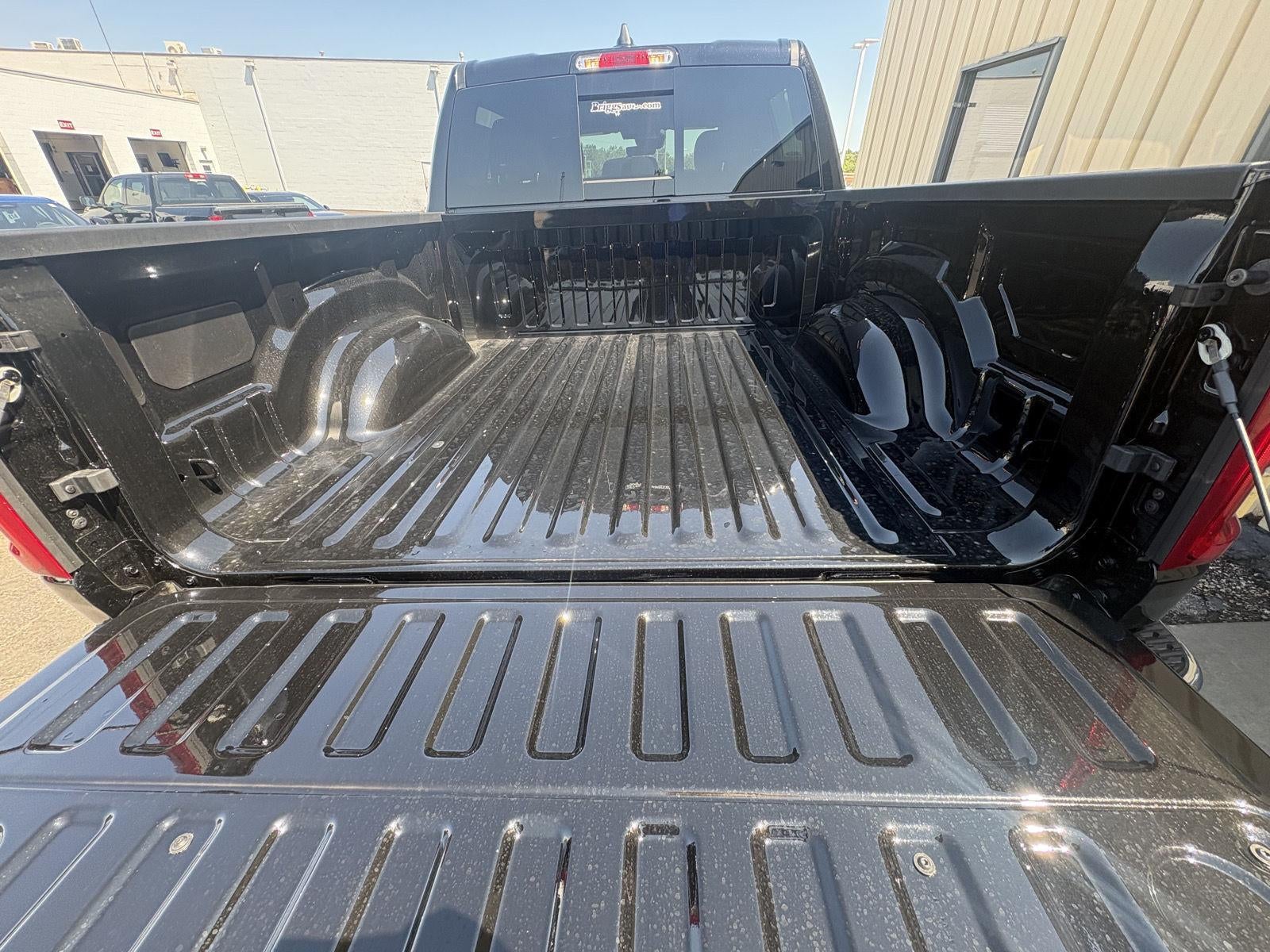 2026 RAM 1500 Tradesman Crew Cab 4x4 5'7' Box