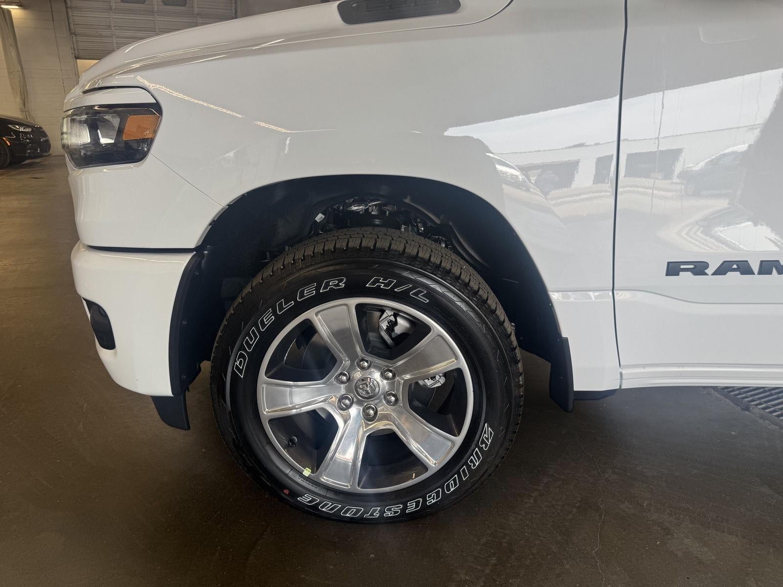2026 RAM 1500 Express Crew Cab 4x4 6'4' Box