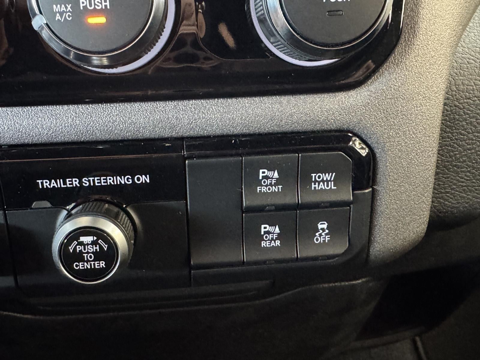 2026 RAM 1500 Express Crew Cab 4x4 6'4' Box