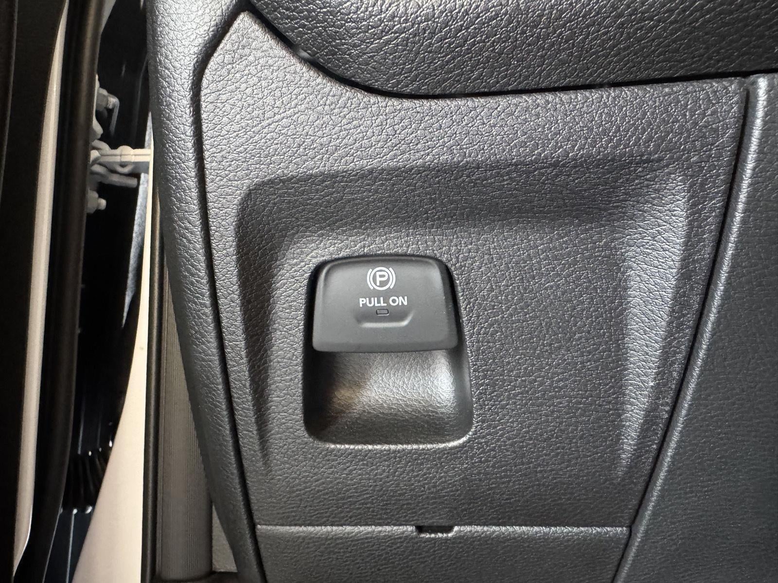 2026 RAM 1500 Express Crew Cab 4x4 6'4' Box