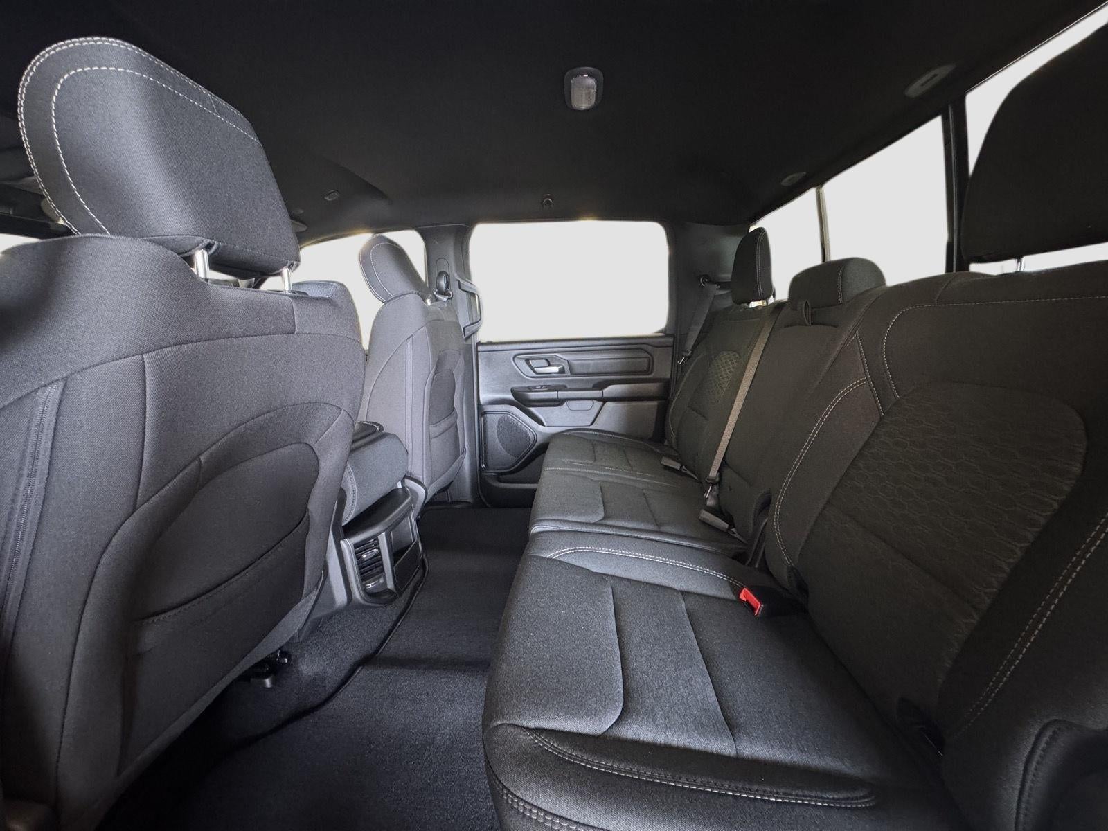 2026 RAM 1500 Express Crew Cab 4x4 6'4' Box