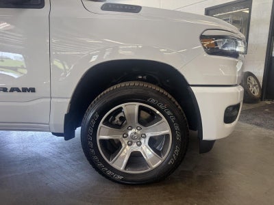 2026 RAM 1500 Express Crew Cab 4x4 6'4' Box