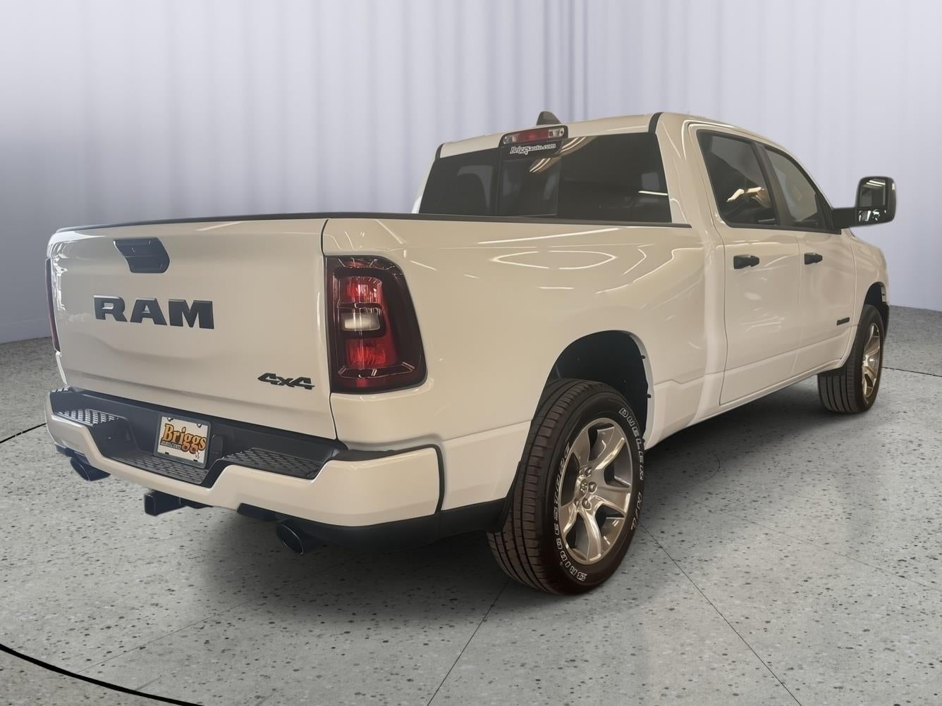 2026 RAM 1500 Express Crew Cab 4x4 6'4' Box