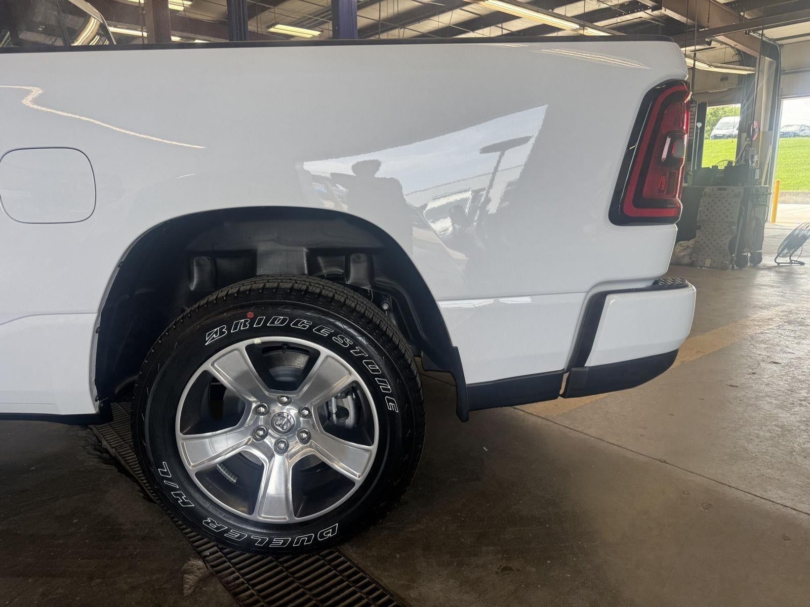 2026 RAM 1500 Express Crew Cab 4x4 6'4' Box