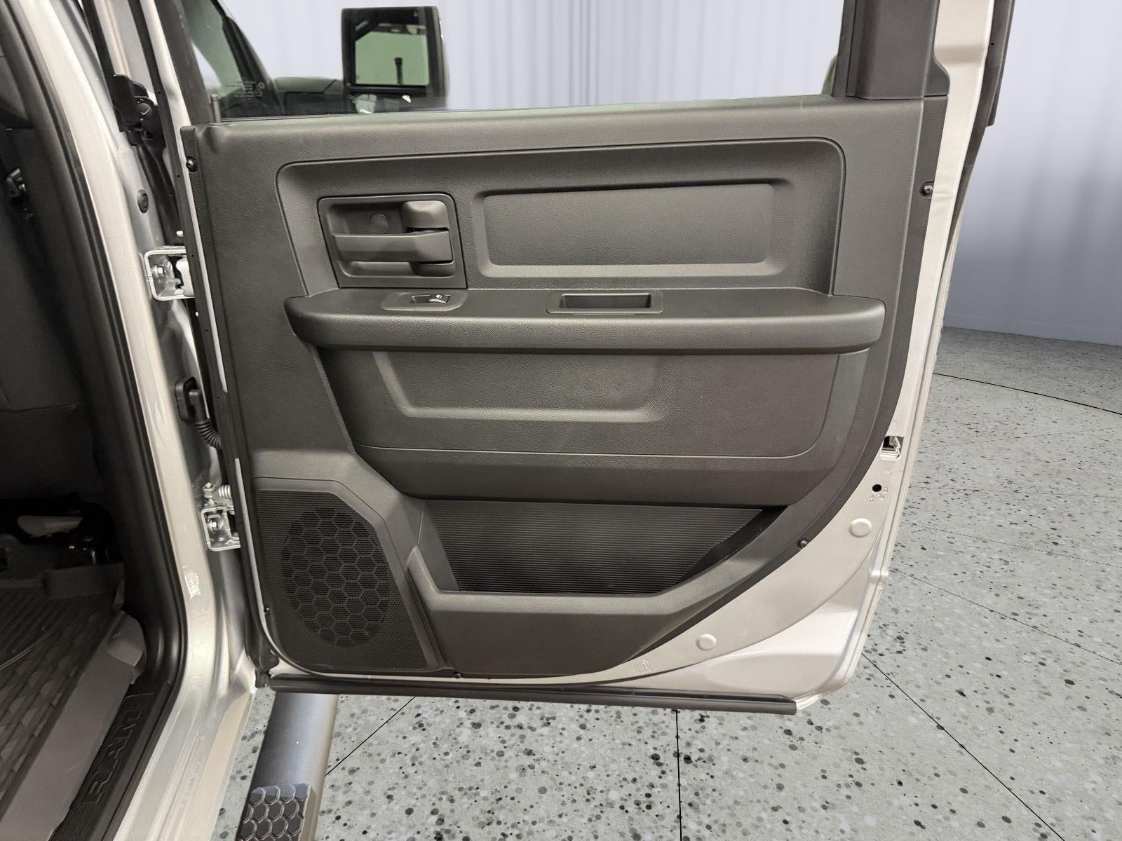 2026 RAM 2500 Tradesman Crew Cab 4x4 6'4' Box