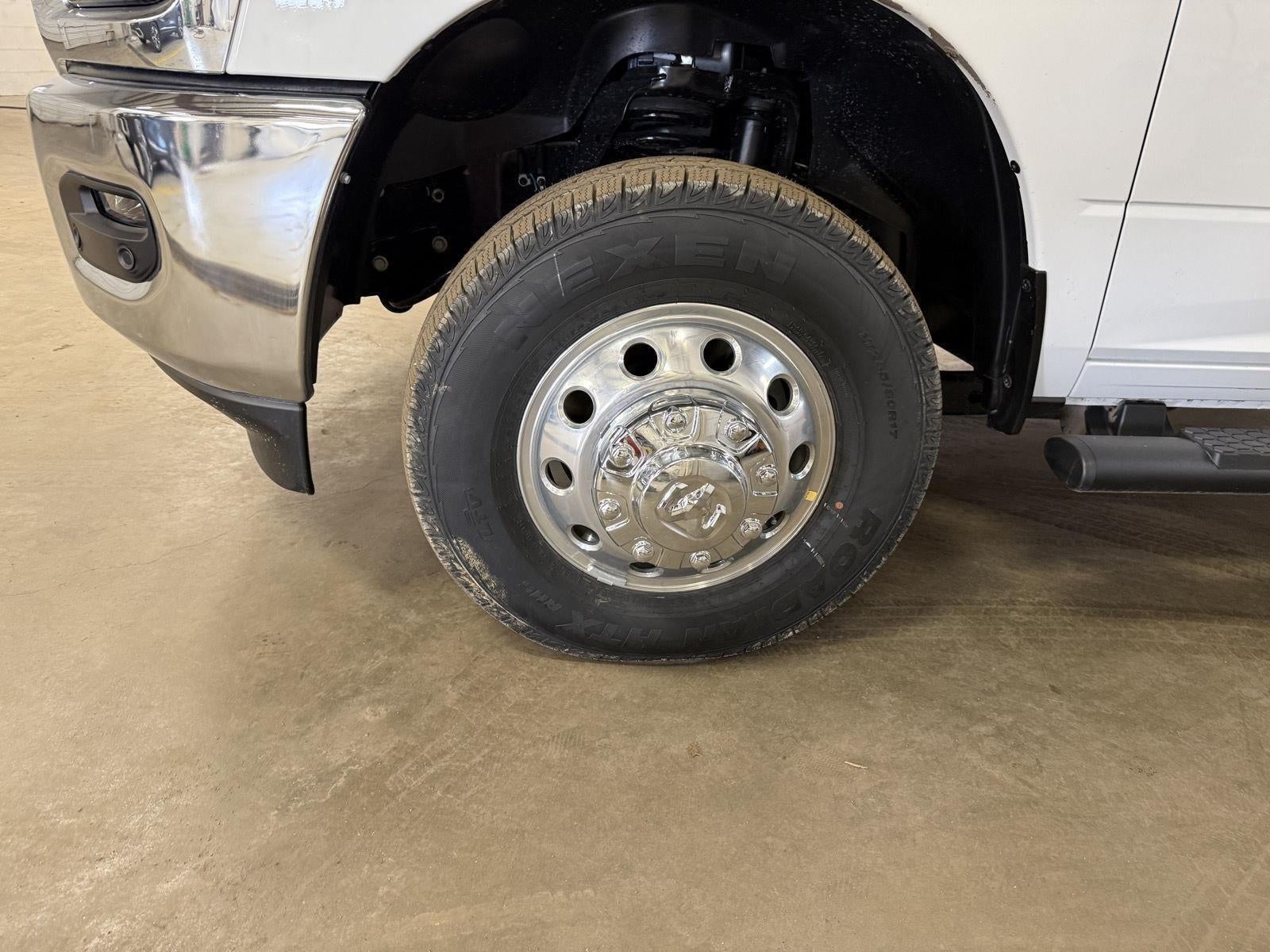 2026 RAM 3500 3500 TRADESMAN CREW CAB 4X4 8' BOX