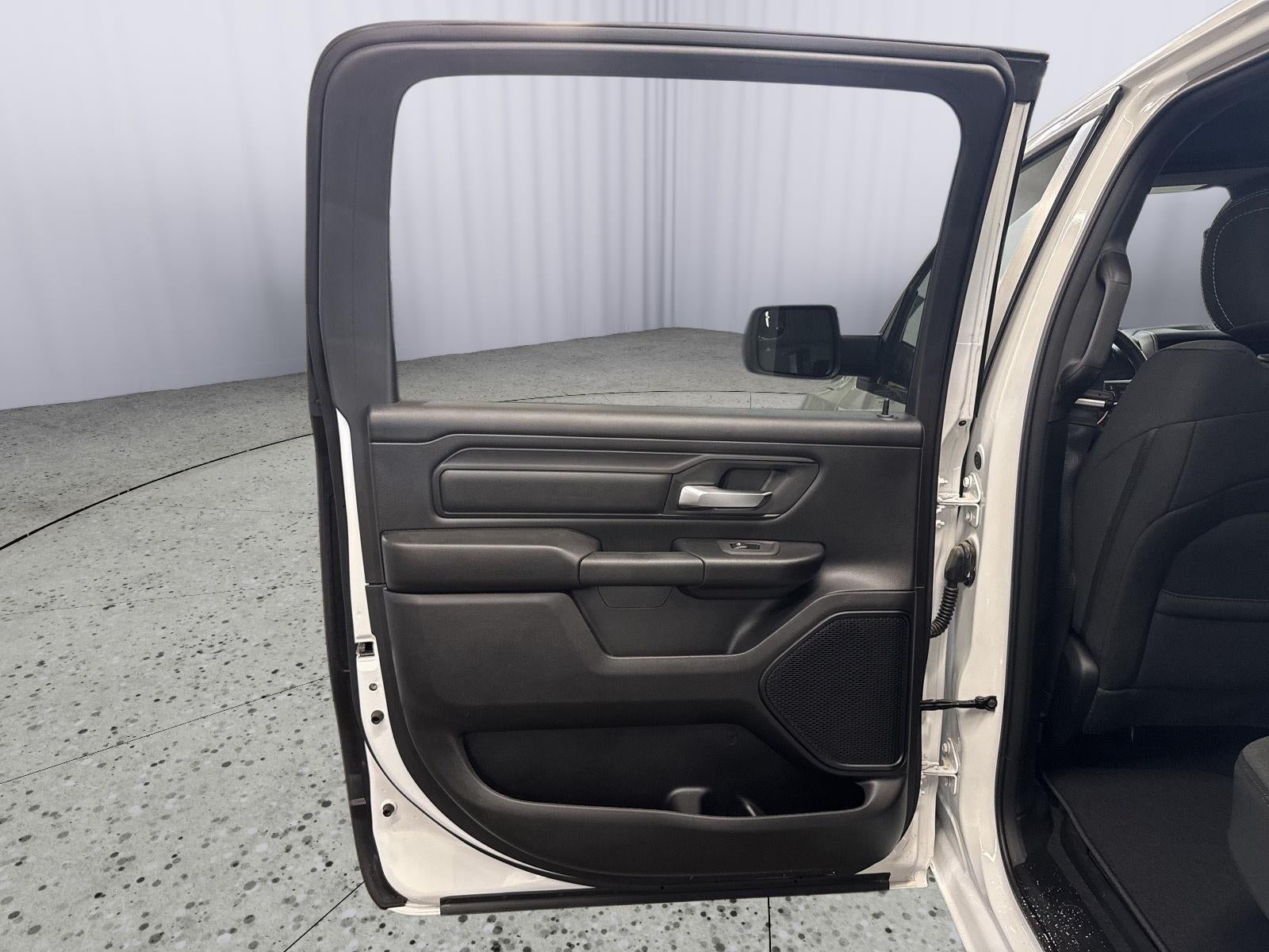 2026 RAM 1500 Tradesman Crew Cab 4x4 5'7' Box