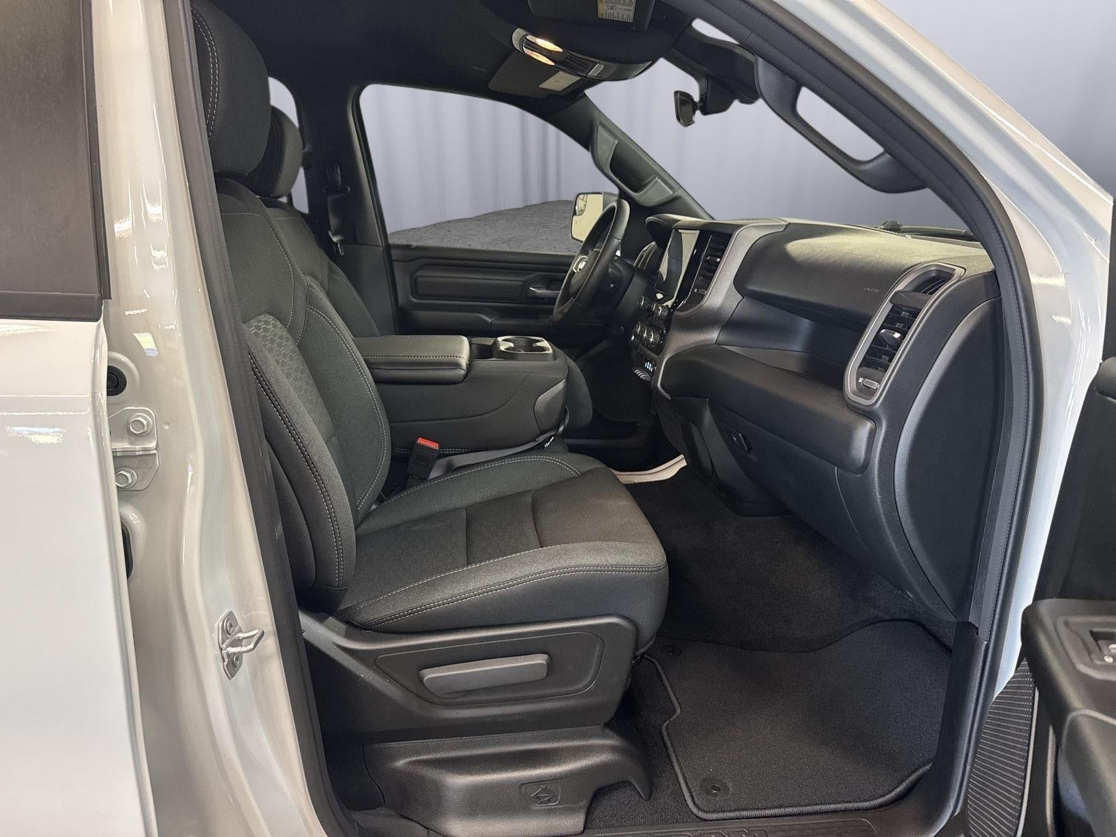 2026 RAM 1500 Tradesman Crew Cab 4x4 5'7' Box