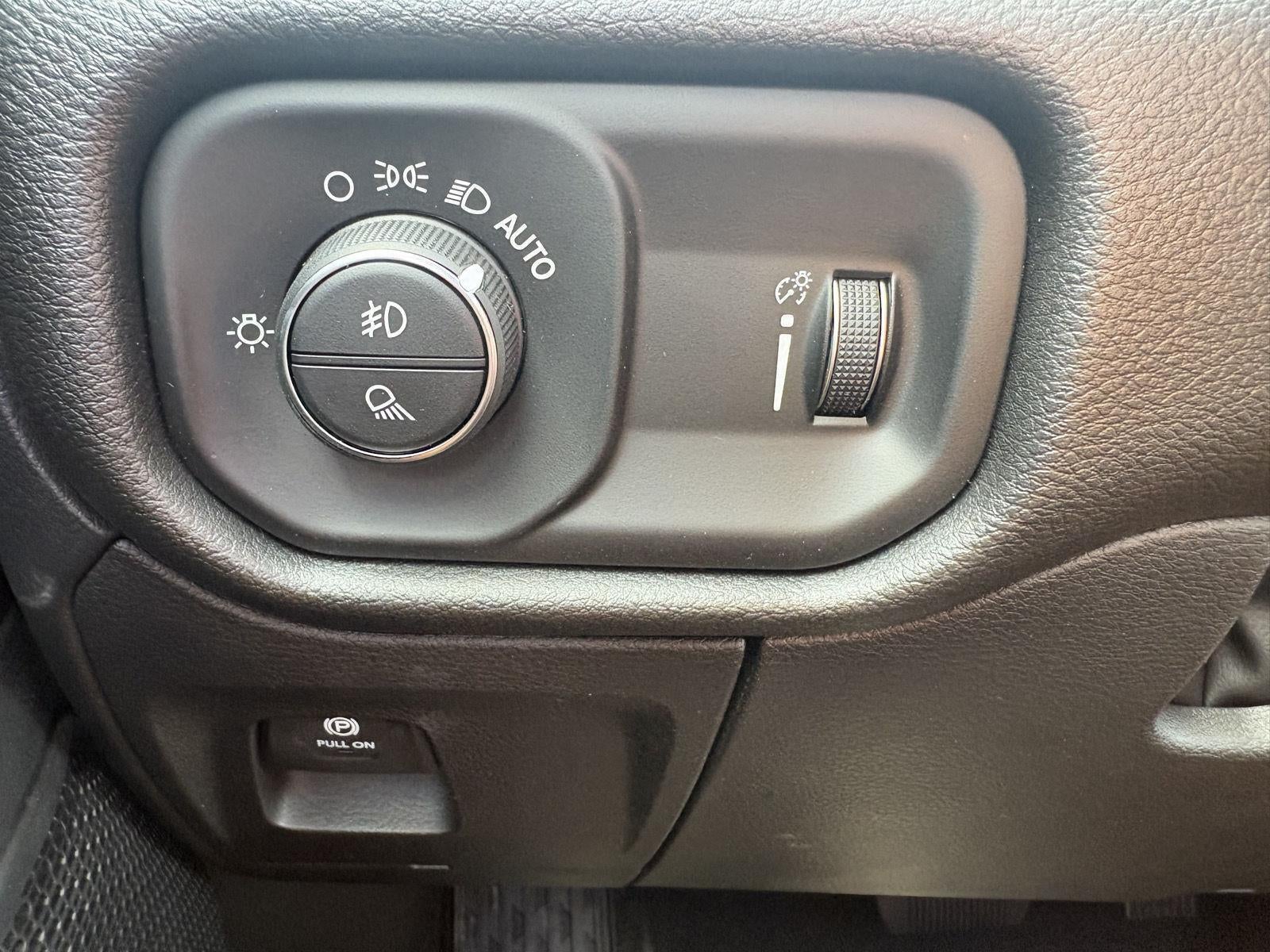 2026 RAM 1500 Express Crew Cab 4x4 5'7' Box