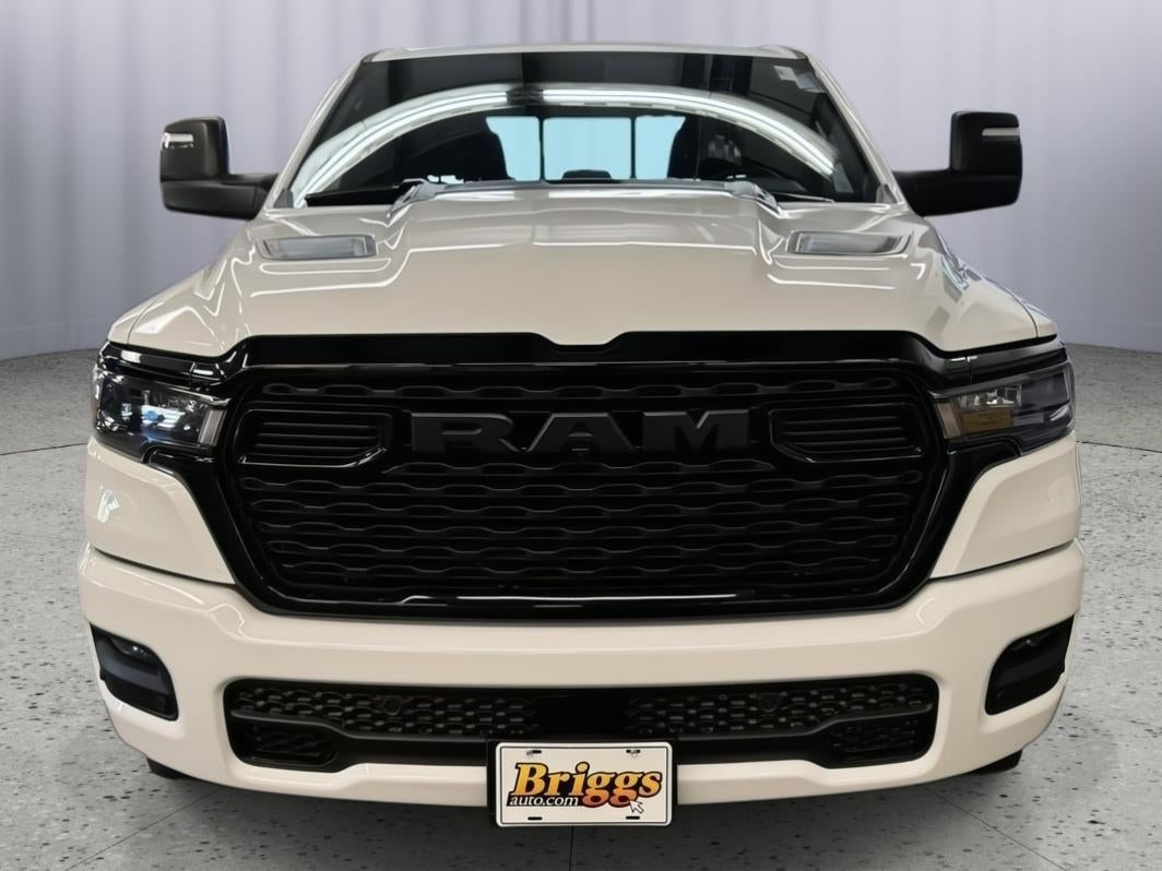 2026 RAM 1500 Express Crew Cab 4x4 5'7' Box