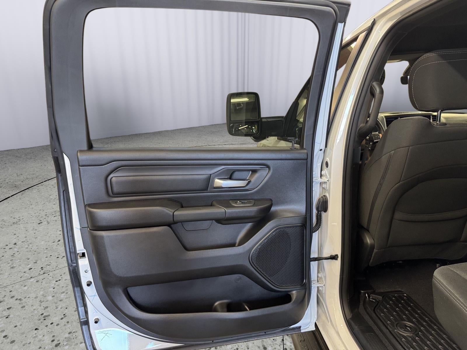 2026 RAM 1500 Express Crew Cab 4x4 5'7' Box