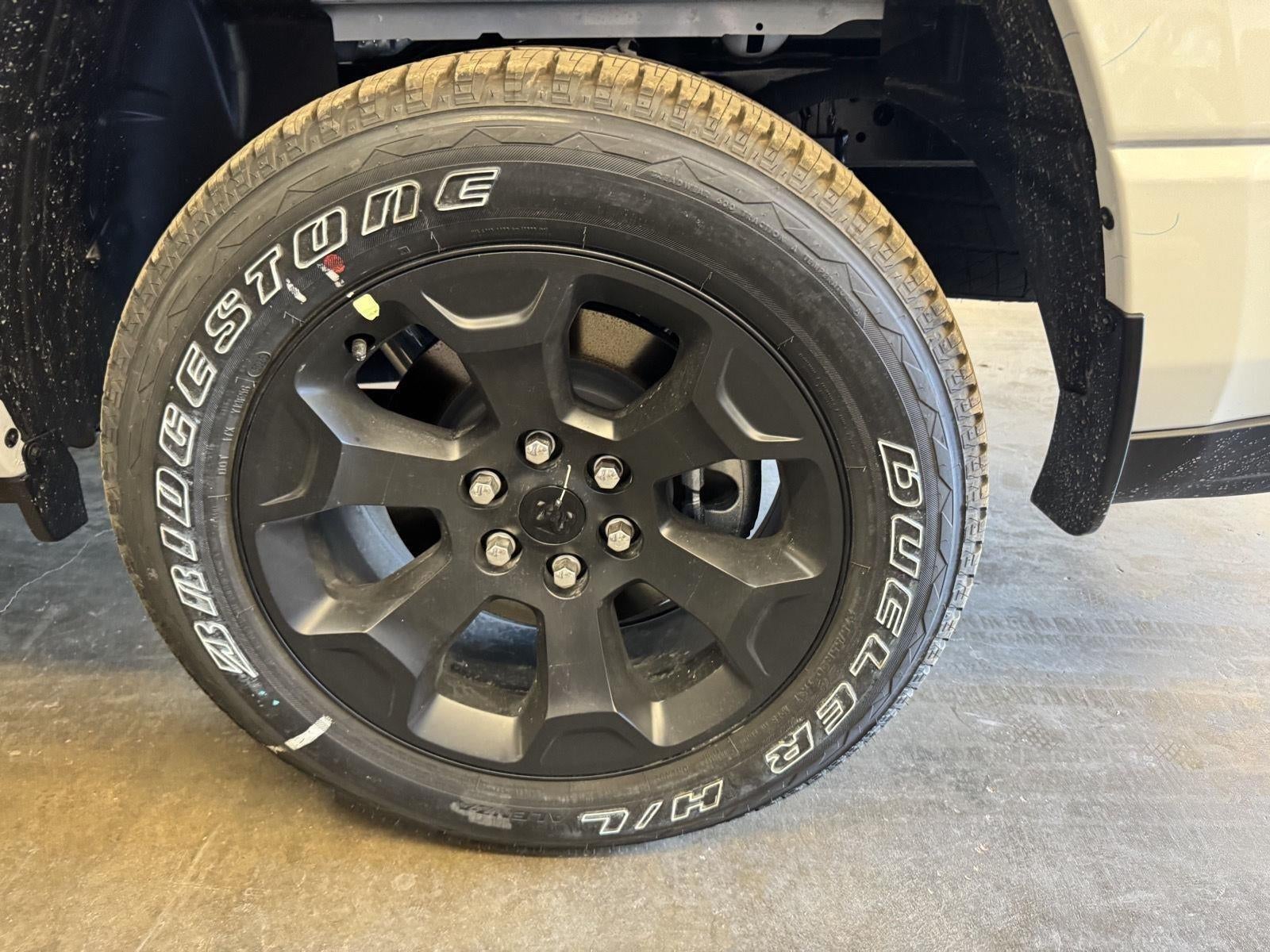 2026 RAM 1500 Express Crew Cab 4x4 5'7' Box