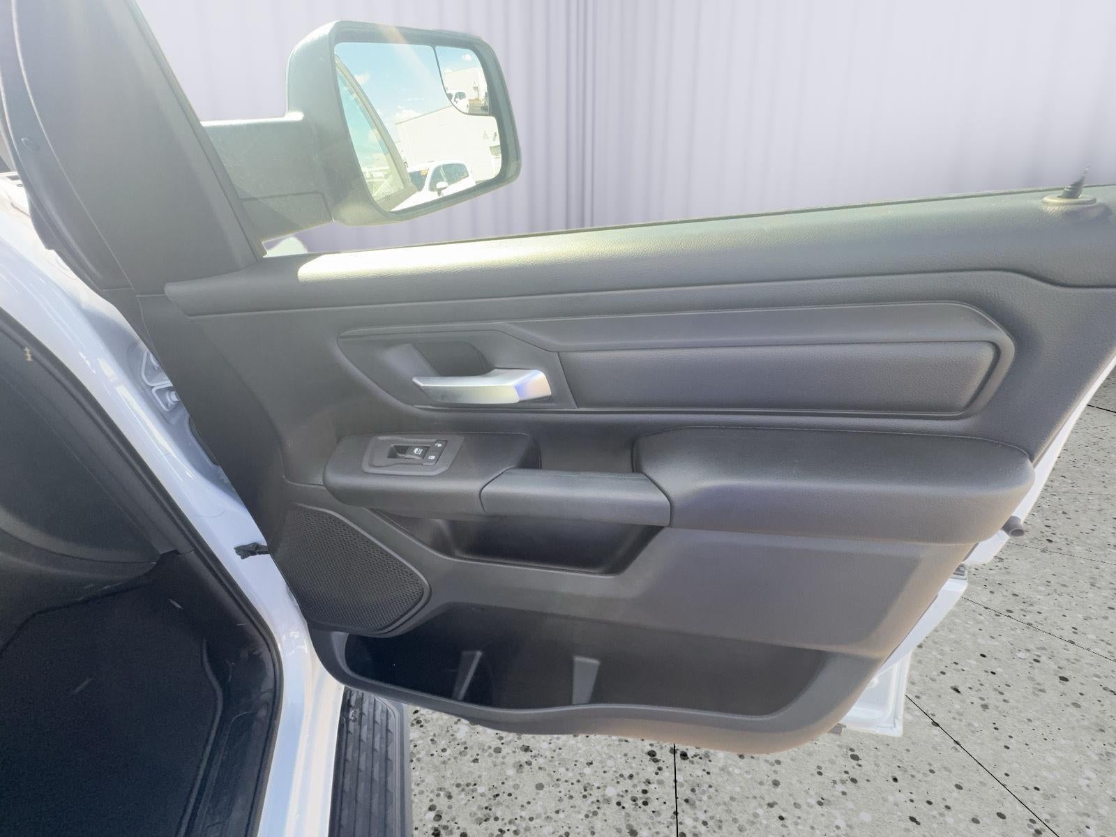 2026 RAM 1500 Express Crew Cab 4x4 5'7' Box