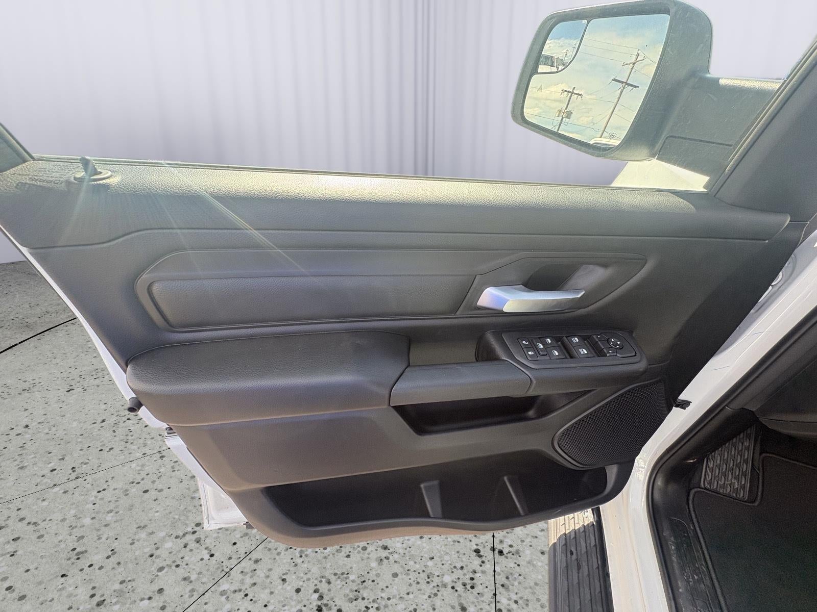 2026 RAM 1500 Express Crew Cab 4x4 5'7' Box