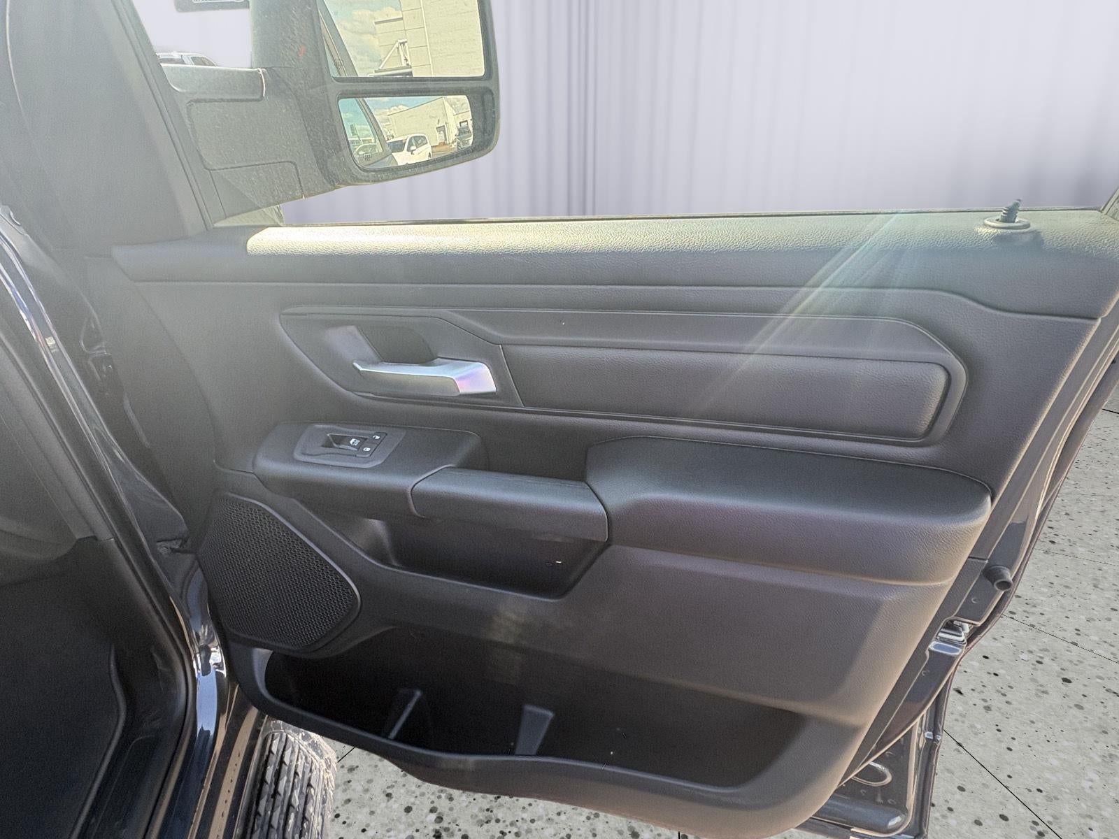 2026 RAM 1500 Express Crew Cab 4x4 5'7' Box