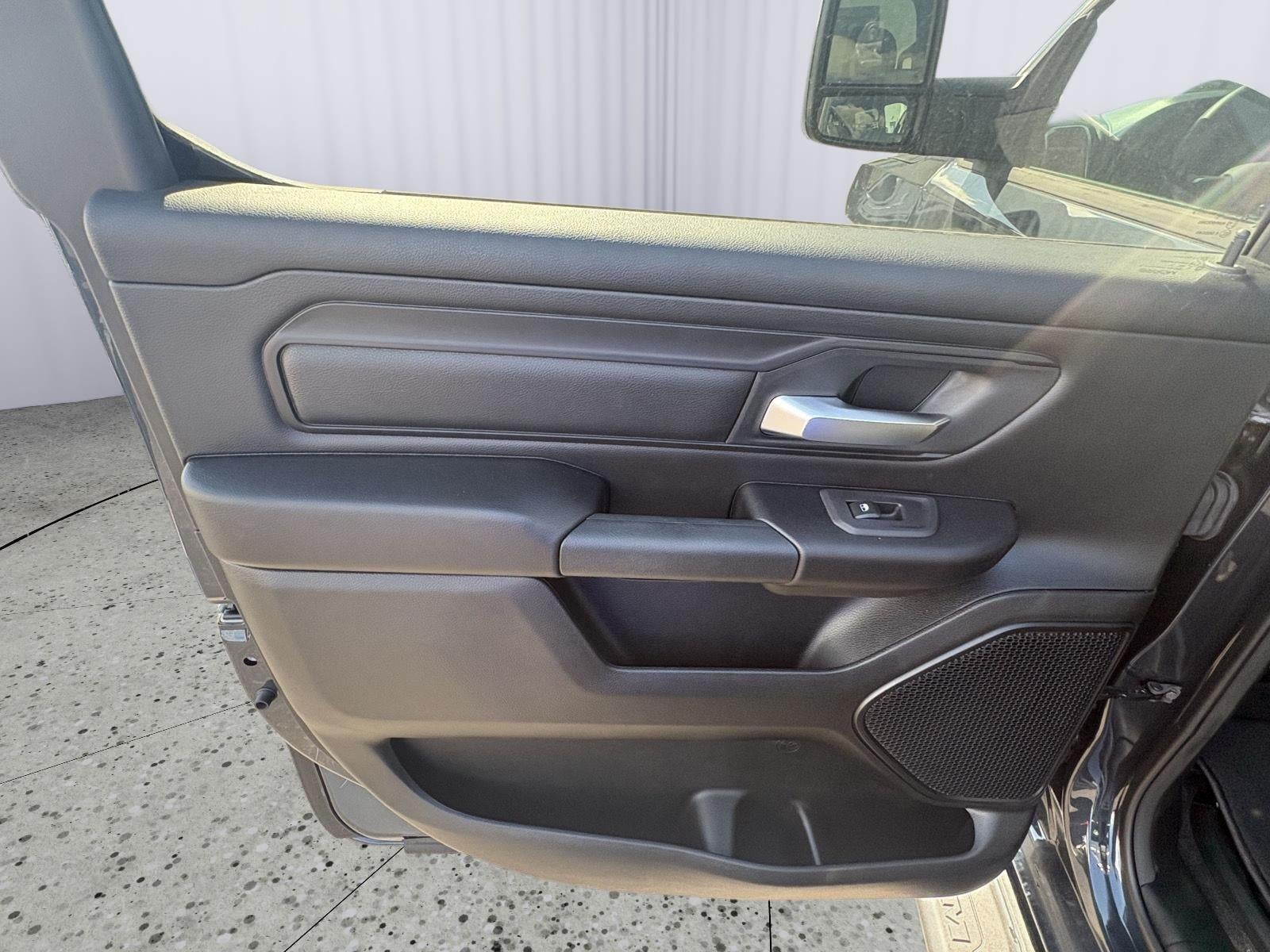 2026 RAM 1500 Express Crew Cab 4x4 5'7' Box