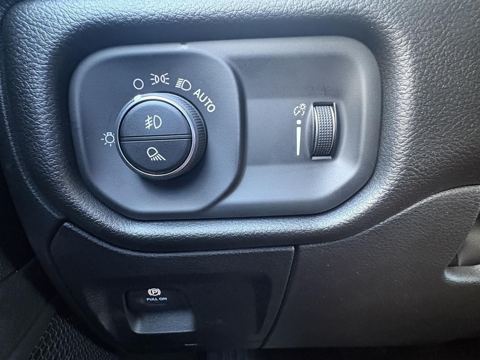 2026 RAM 1500 Express Crew Cab 4x4 5'7' Box