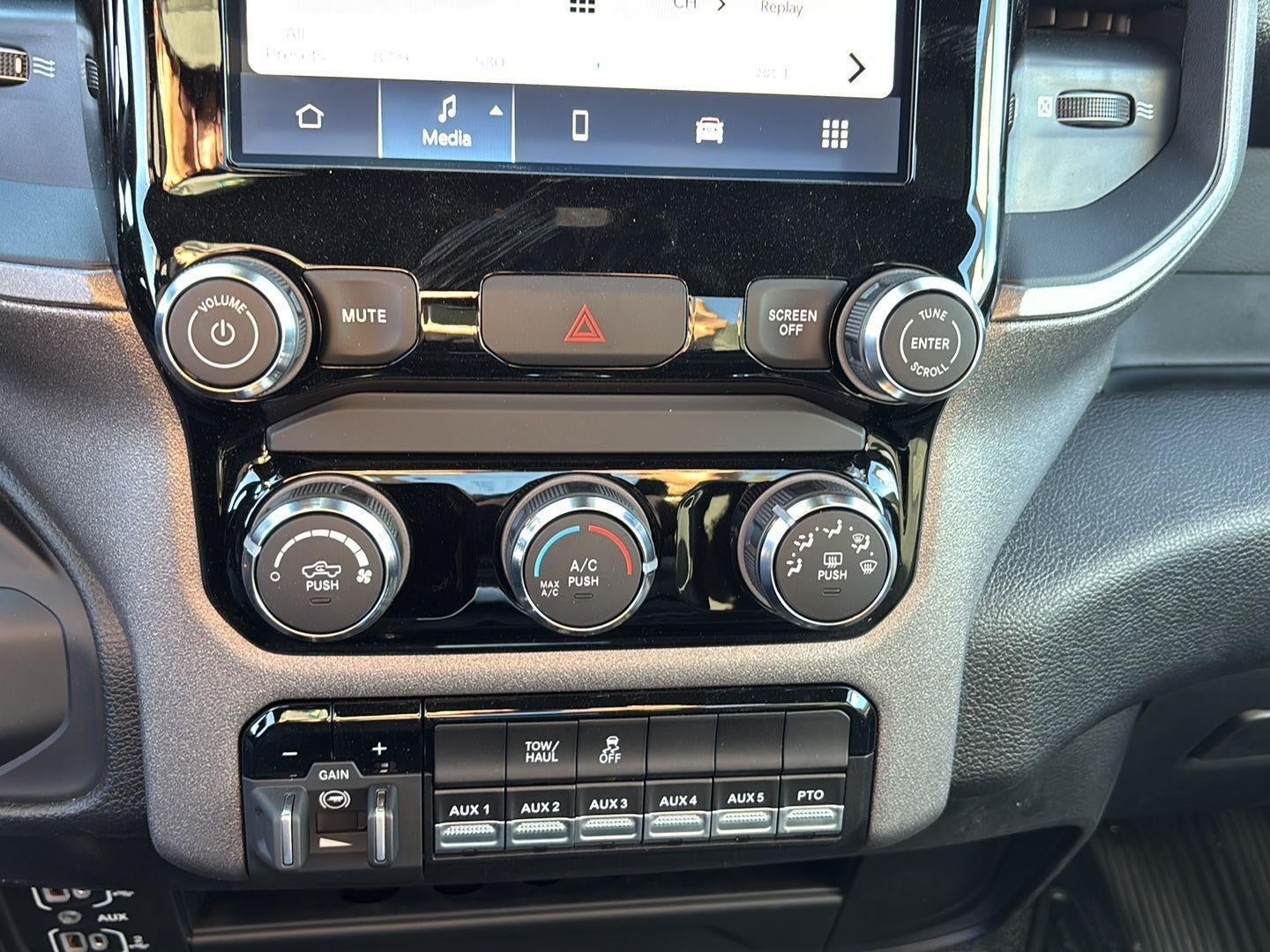 2026 RAM Ram 3500 Chassis Cab RAM 3500 TRADESMAN CHASSIS REGULAR CAB 4X4 84' CA