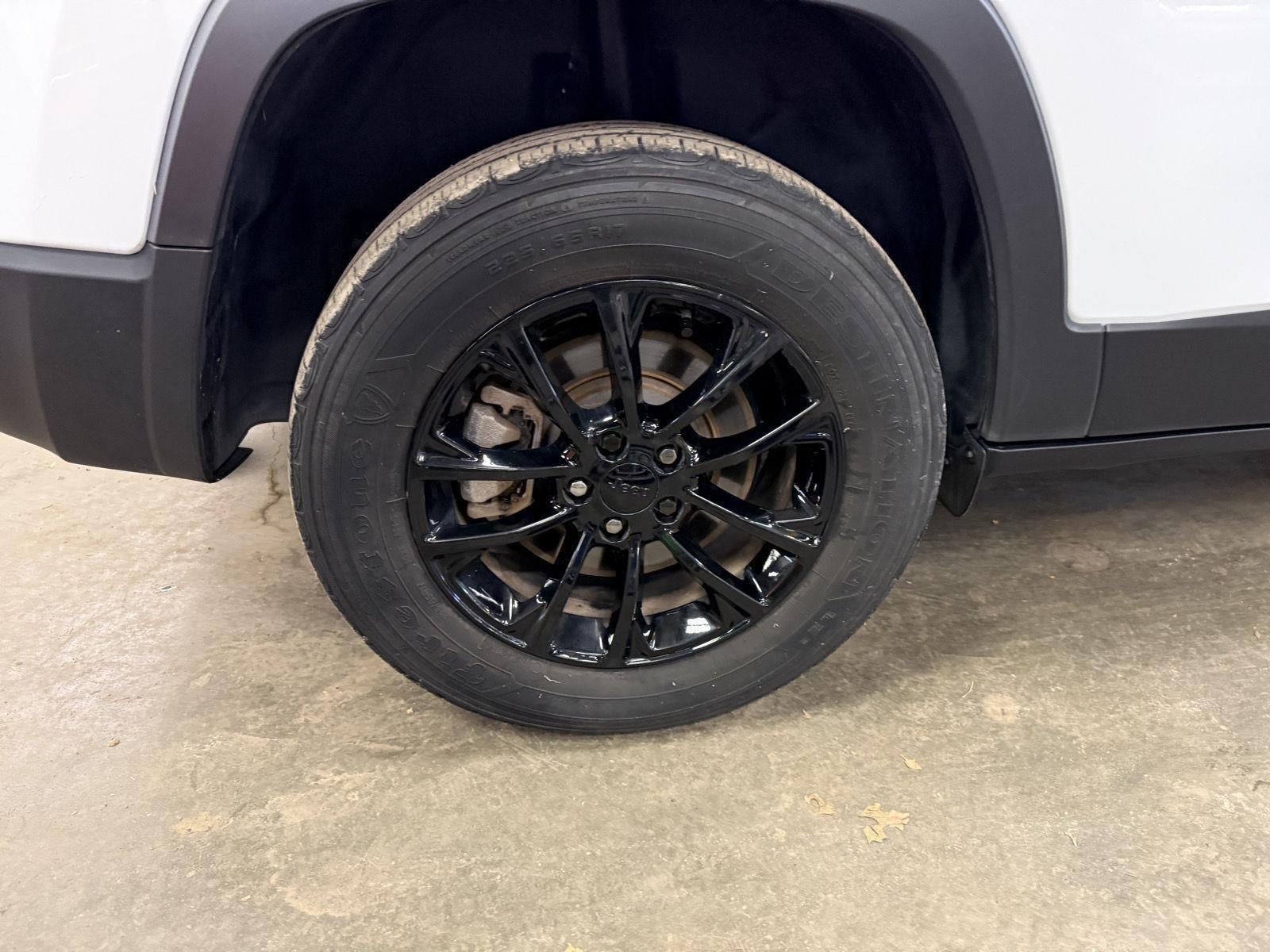 2023 Jeep Cherokee Altitude Lux