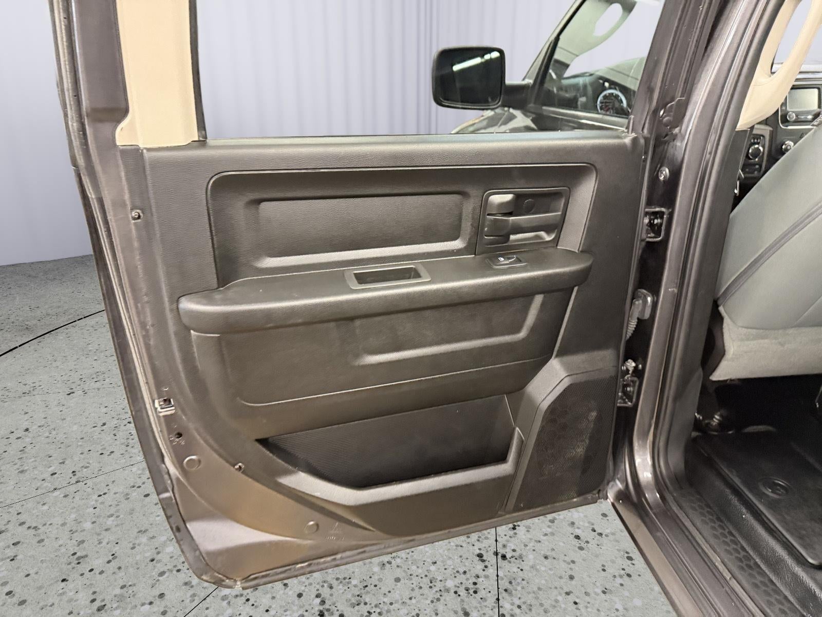 2019 RAM 1500 Classic Tradesman Crew Cab 4x4 5'7' Box