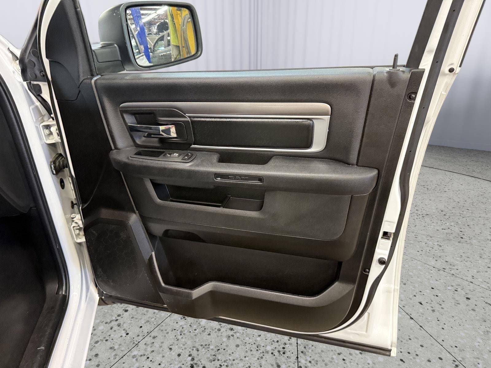 2024 RAM 1500 Classic Warlock Crew Cab 4x4 5'7' Box