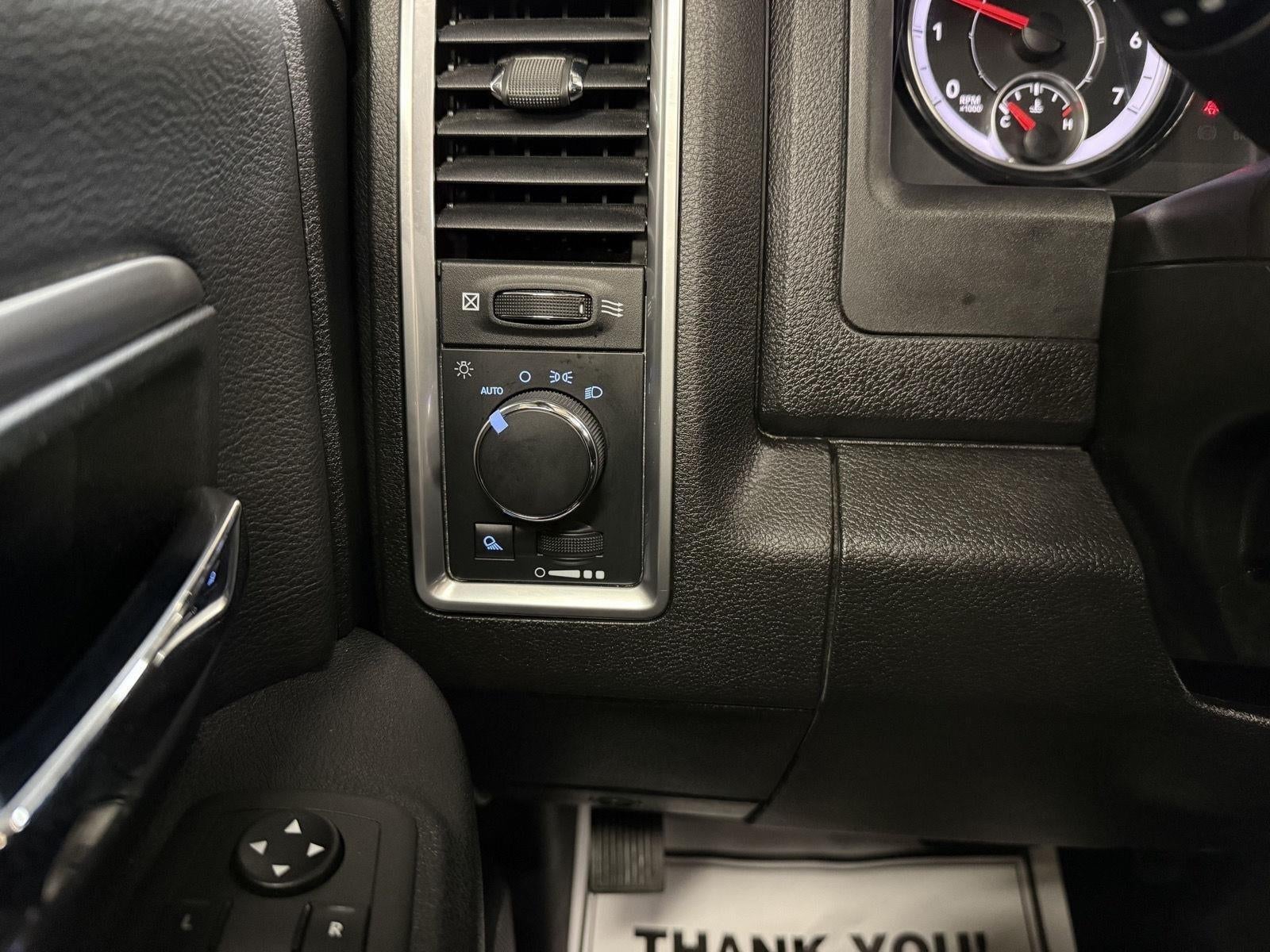 2024 RAM 1500 Classic Warlock Crew Cab 4x4 5'7' Box