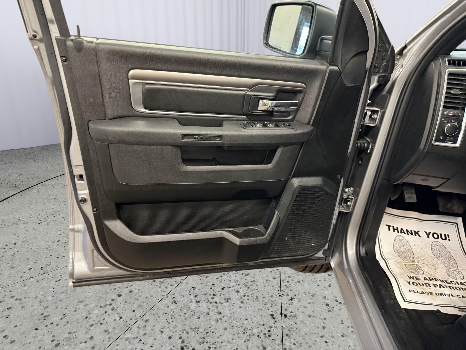 2024 RAM 1500 Classic Warlock Crew Cab 4x4 5'7' Box