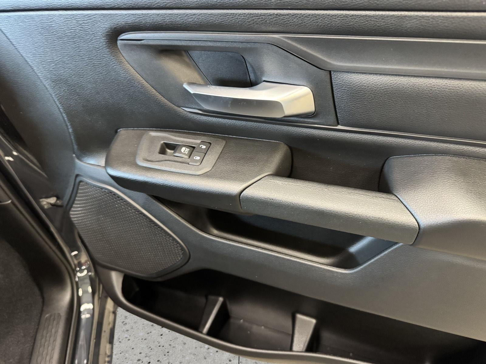 2026 RAM 1500 RAM 1500 TRADESMAN CREW CAB 4X4 5'7' BOX