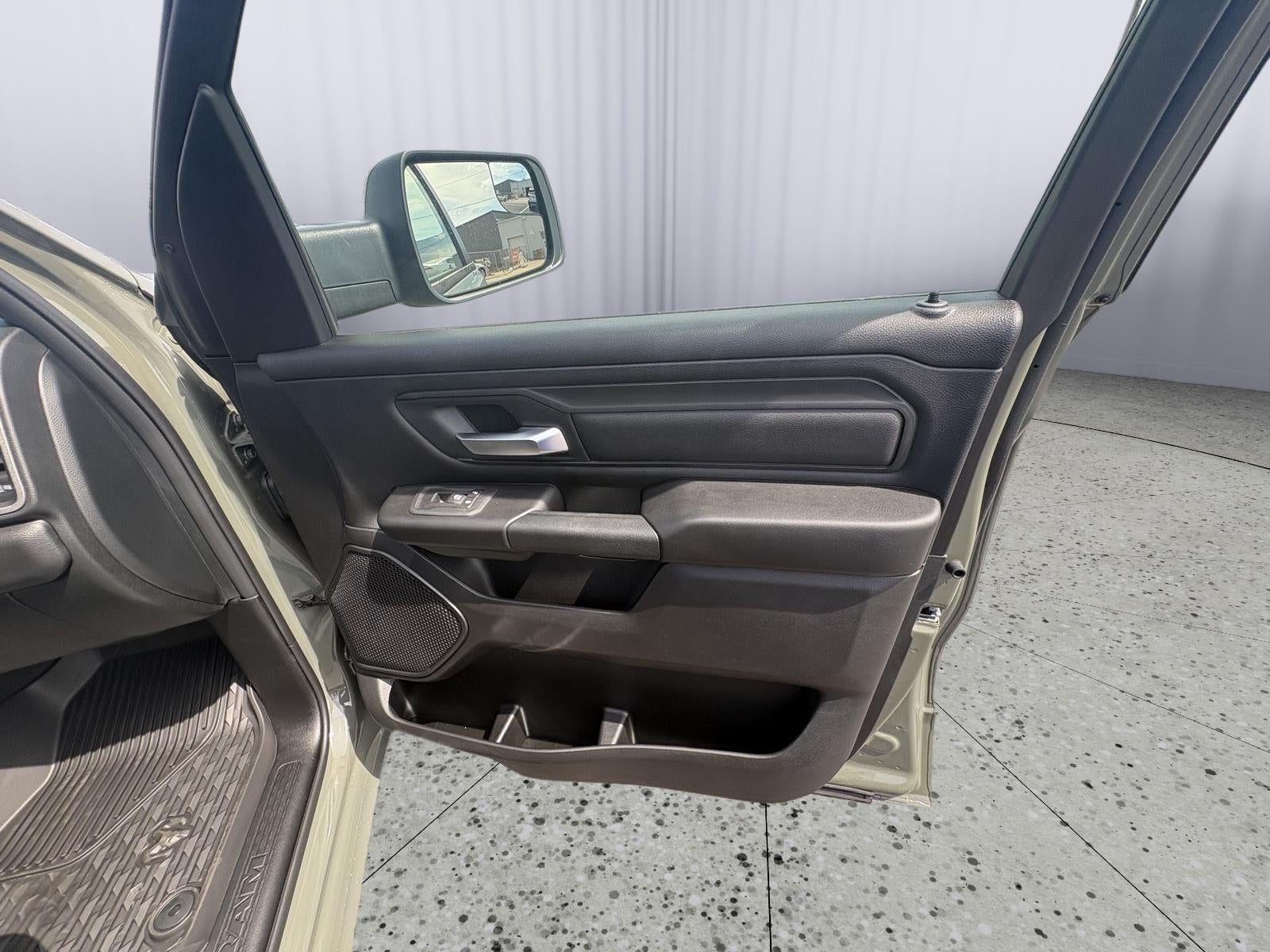 2026 RAM 1500 RAM 1500 TRADESMAN CREW CAB 4X4 5'7' BOX