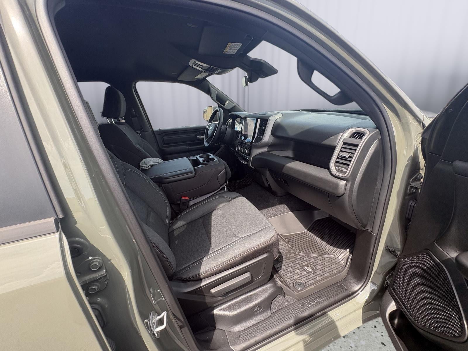 2026 RAM 1500 RAM 1500 TRADESMAN CREW CAB 4X4 5'7' BOX