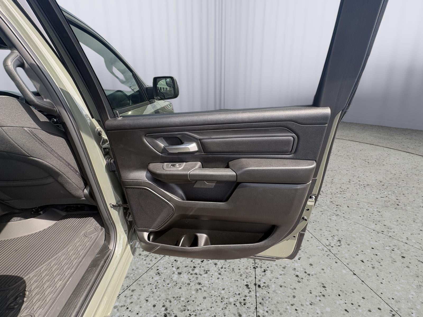 2026 RAM 1500 RAM 1500 TRADESMAN CREW CAB 4X4 5'7' BOX