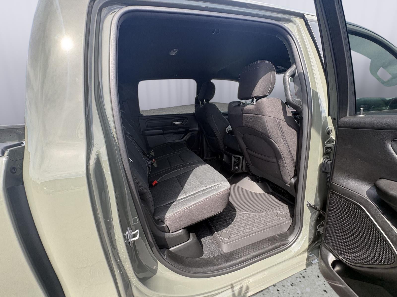 2026 RAM 1500 RAM 1500 TRADESMAN CREW CAB 4X4 5'7' BOX