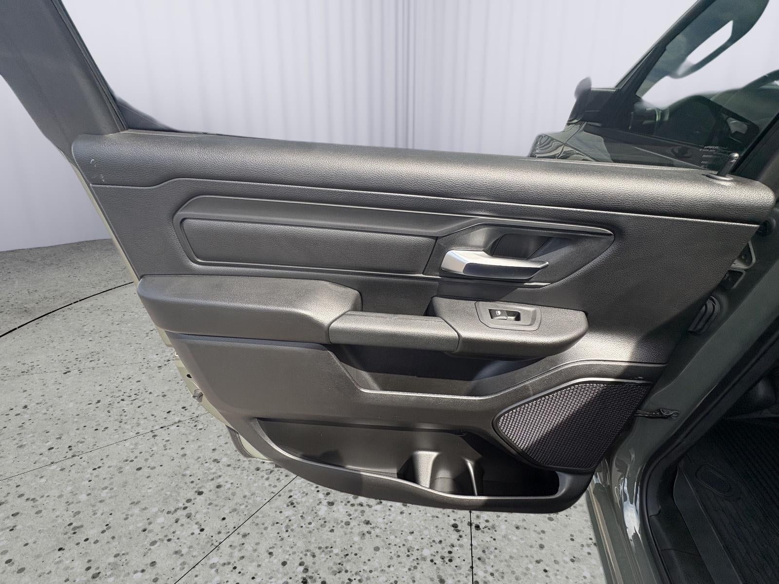 2026 RAM 1500 RAM 1500 TRADESMAN CREW CAB 4X4 5'7' BOX