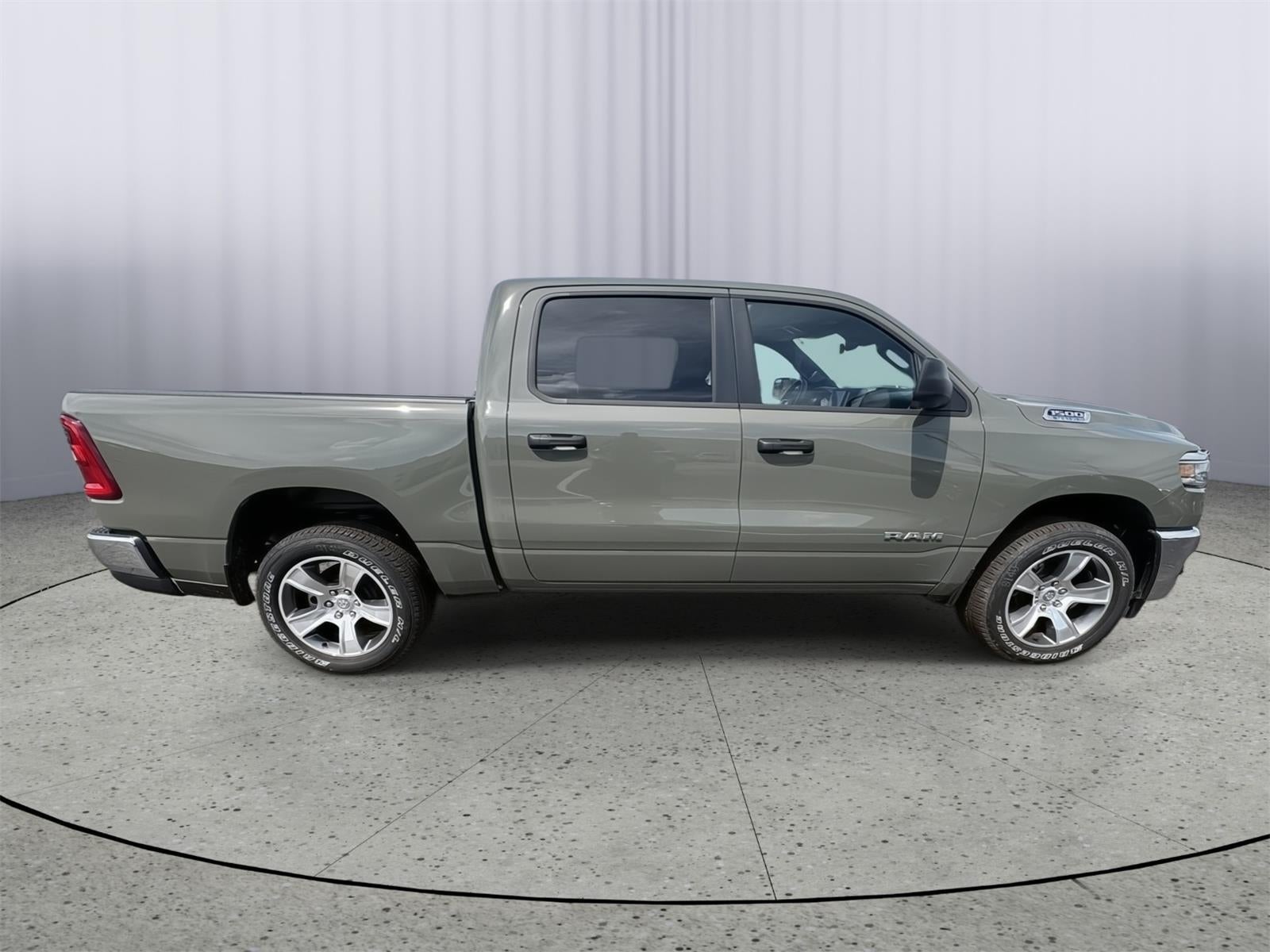 2026 RAM 1500 RAM 1500 TRADESMAN CREW CAB 4X4 5'7' BOX