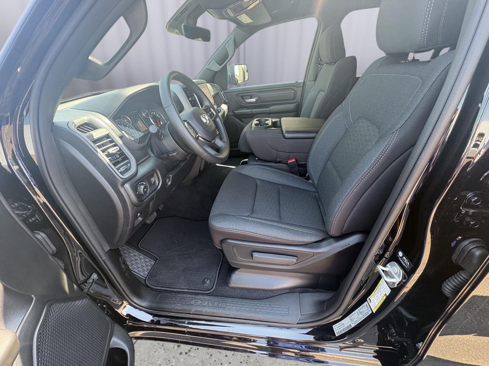 2026 RAM 1500 RAM 1500 TRADESMAN CREW CAB 4X4 5'7' BOX
