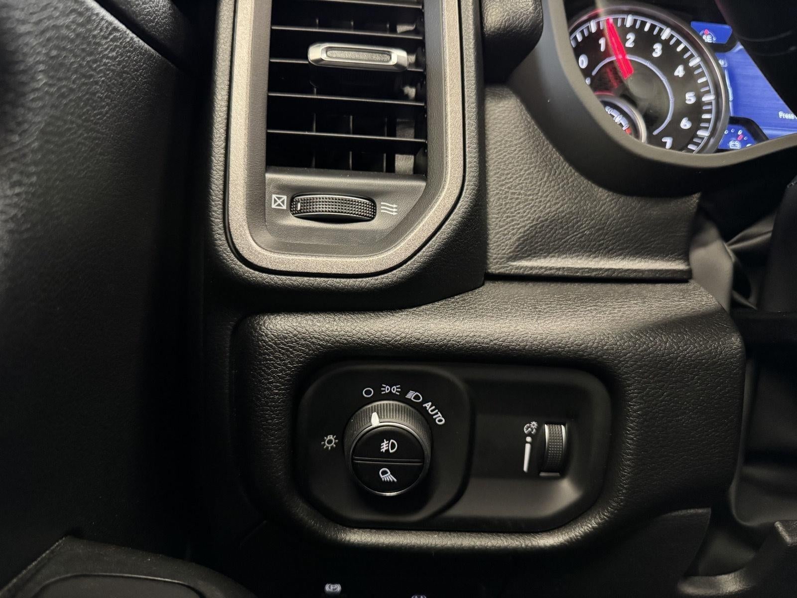 2026 RAM 1500 RAM 1500 WARLOCK CREW CAB 4X4 5'7' BOX