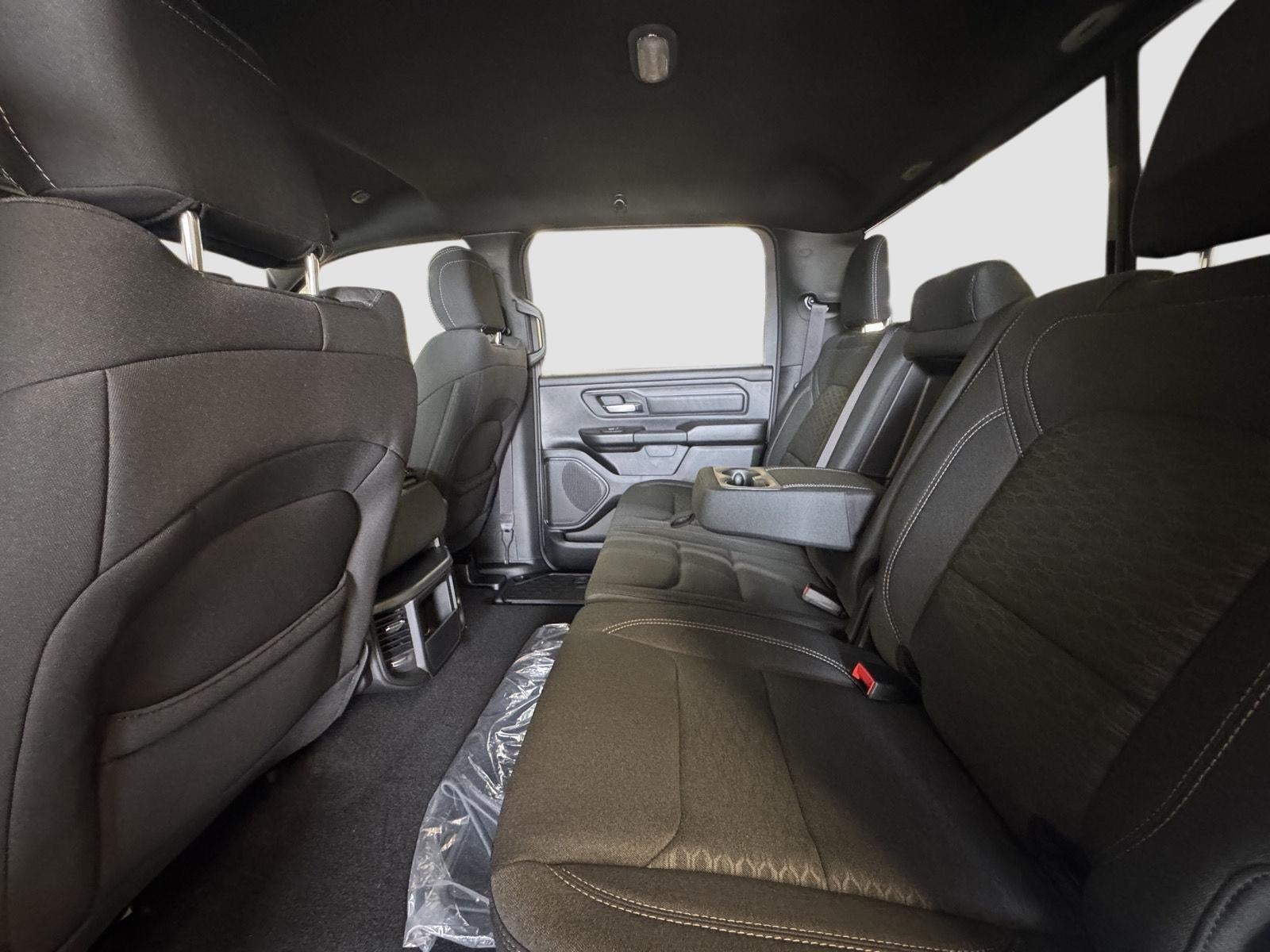 2026 RAM 1500 RAM 1500 EXPRESS CREW CAB 4X4 6'4' BOX