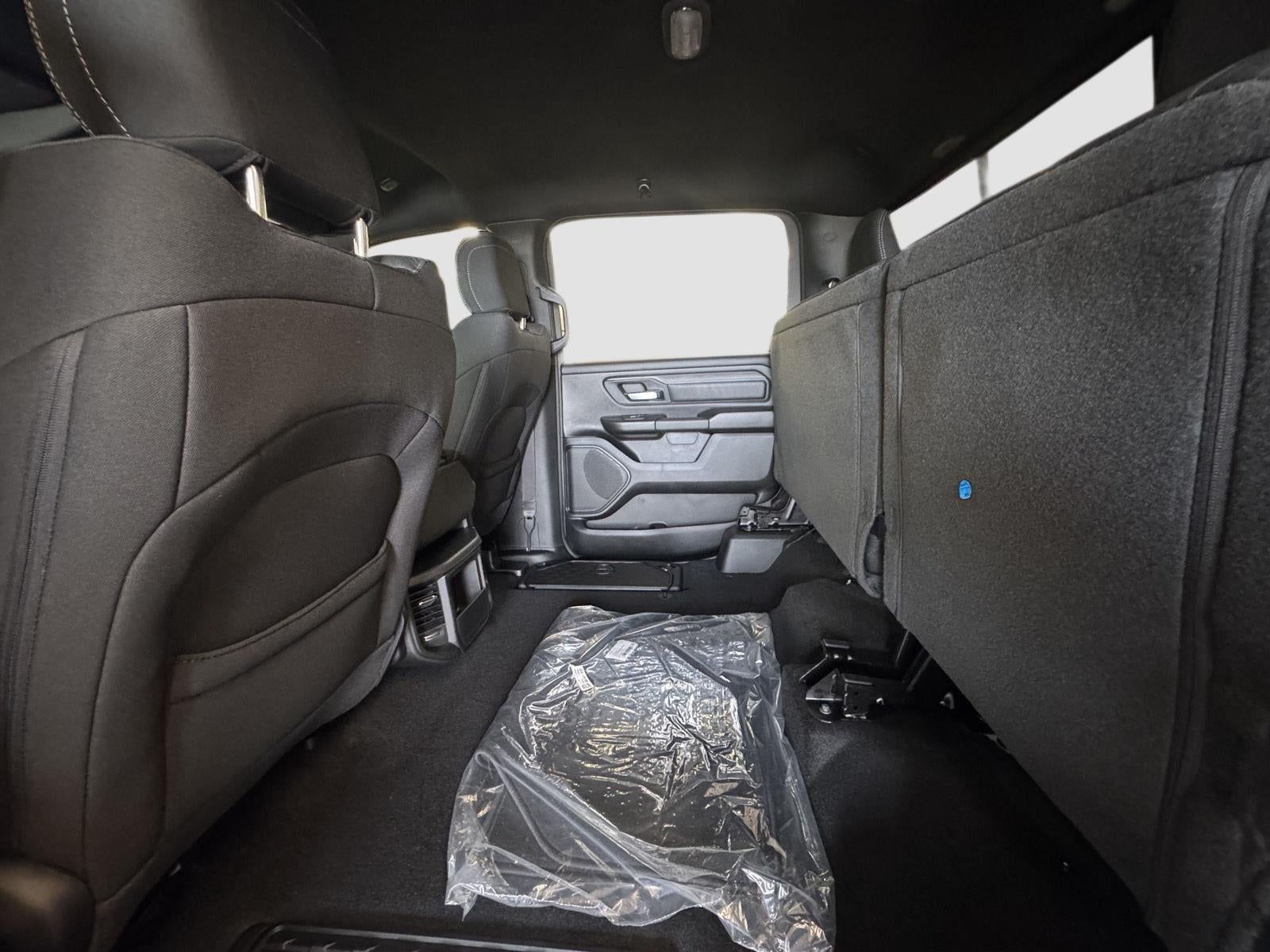 2026 RAM 1500 RAM 1500 EXPRESS CREW CAB 4X4 6'4' BOX