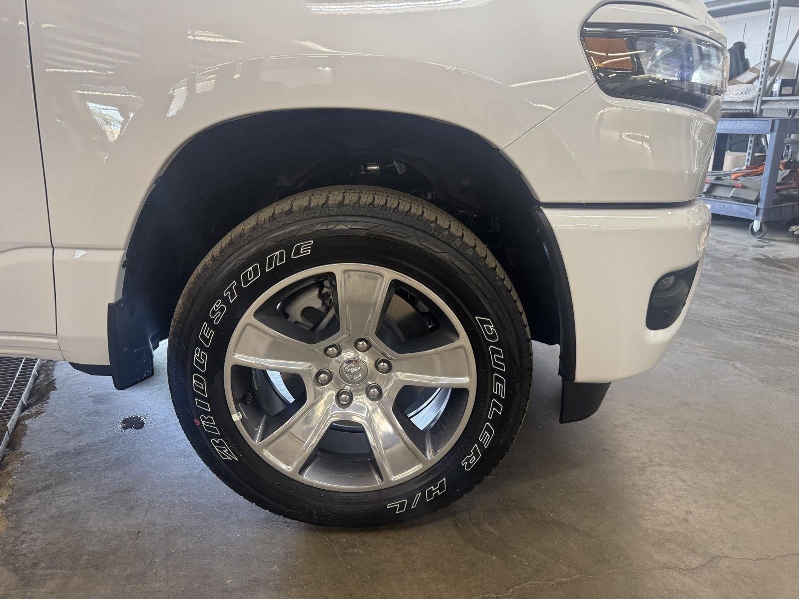 2026 RAM 1500 RAM 1500 EXPRESS CREW CAB 4X4 6'4' BOX