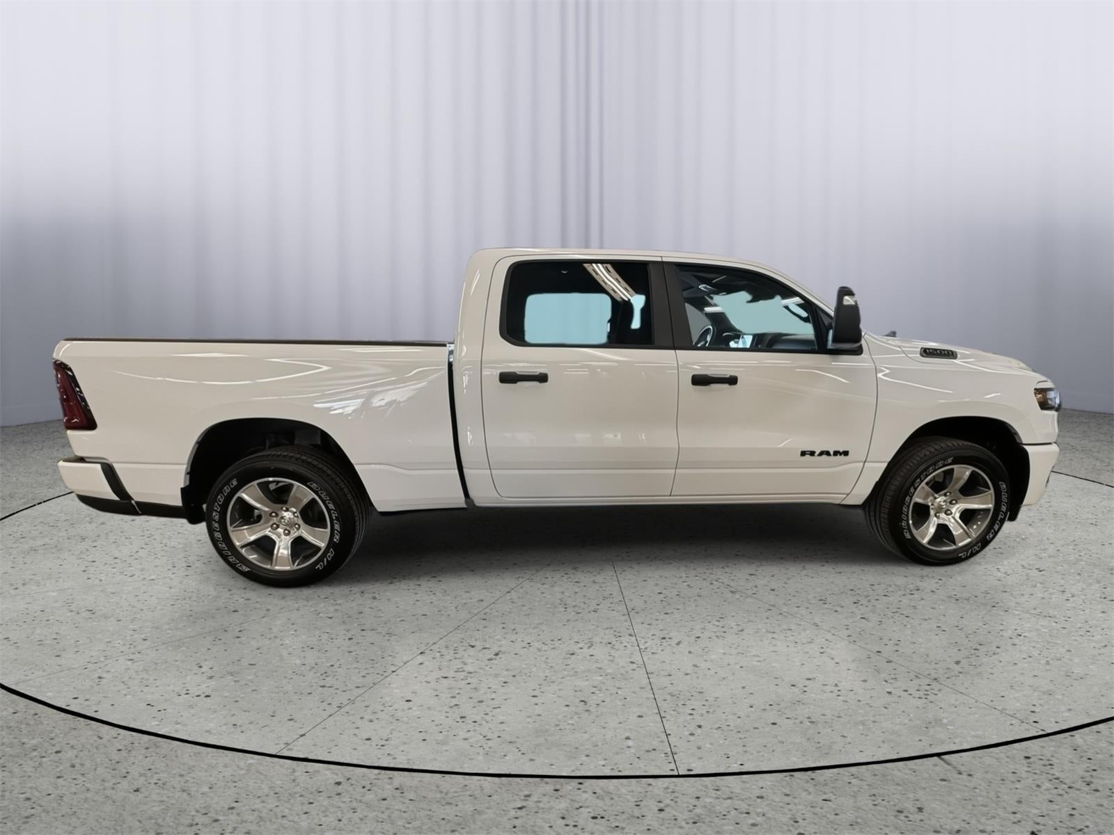 2026 RAM 1500 RAM 1500 EXPRESS CREW CAB 4X4 6'4' BOX
