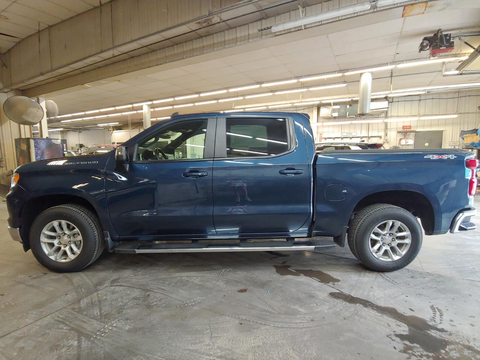 2023 Chevrolet Silverado 1500 4WD Crew Cab Standard Bed LT