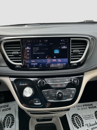 2024 Chrysler Pacifica Select