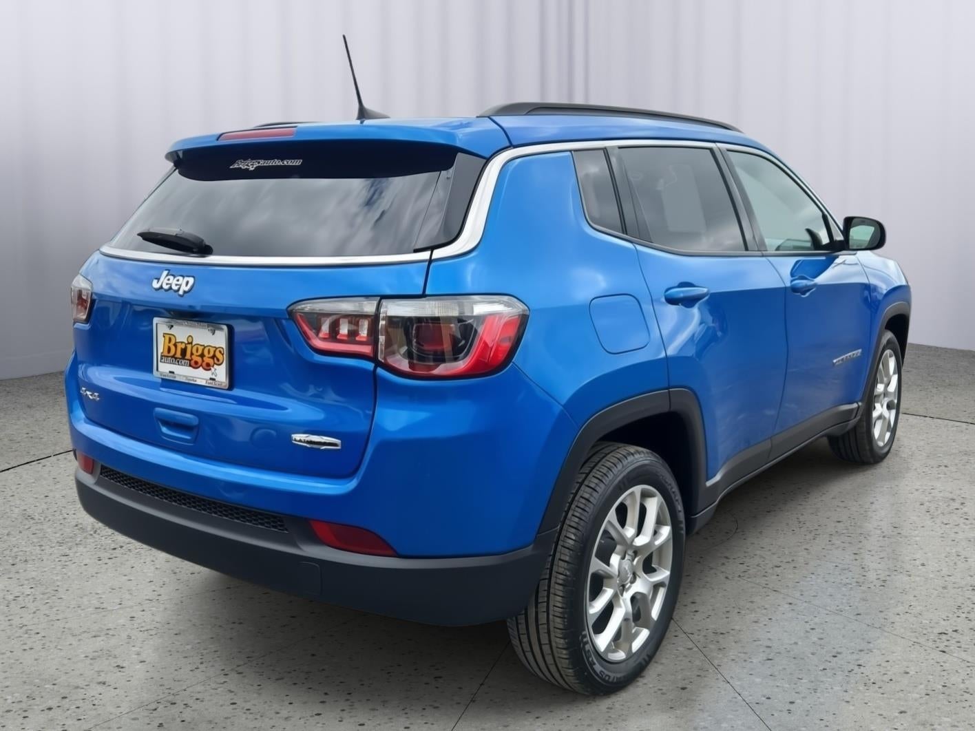 2023 Jeep Compass Latitude Lux FWD