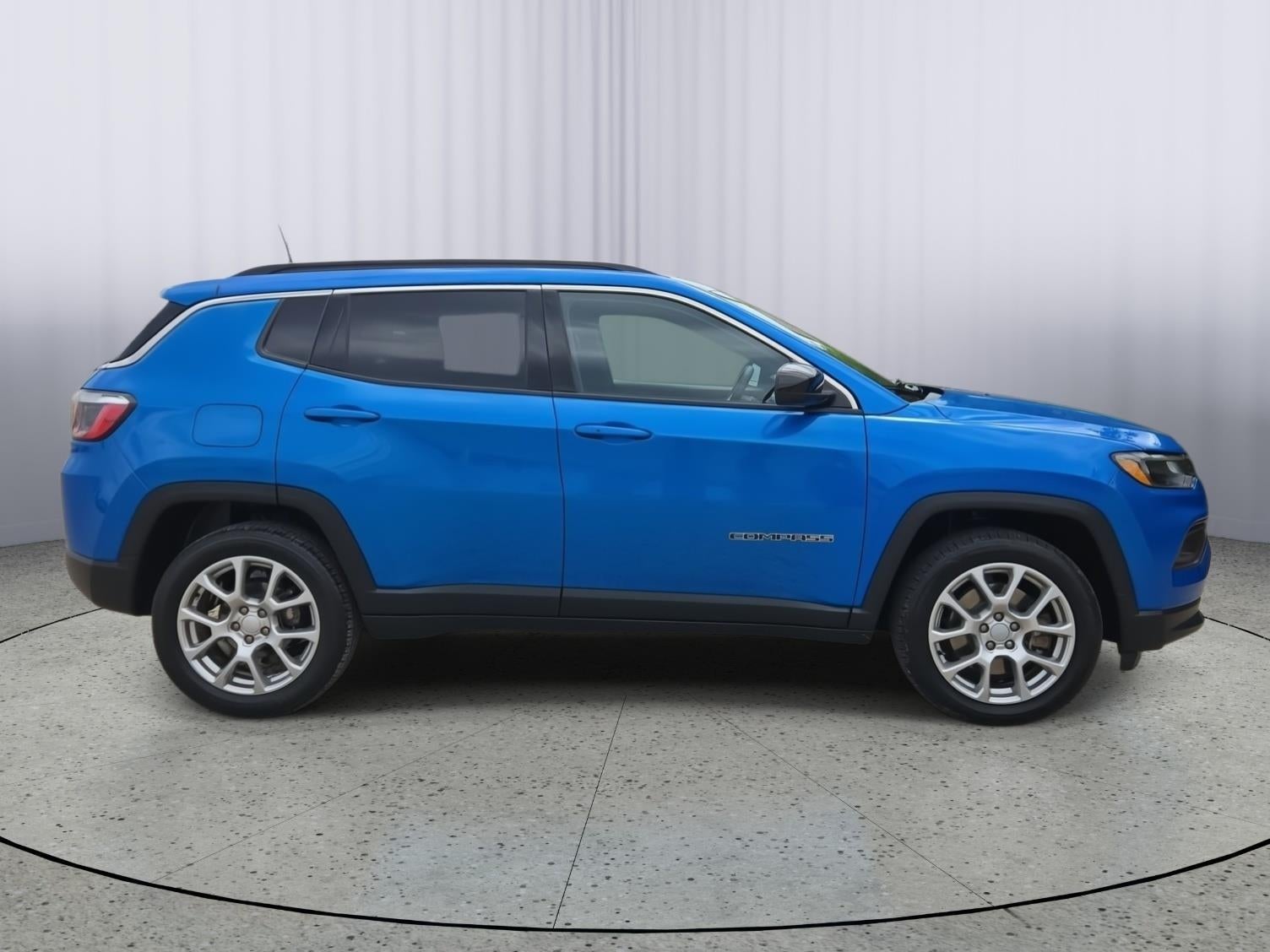 2023 Jeep Compass Latitude Lux FWD